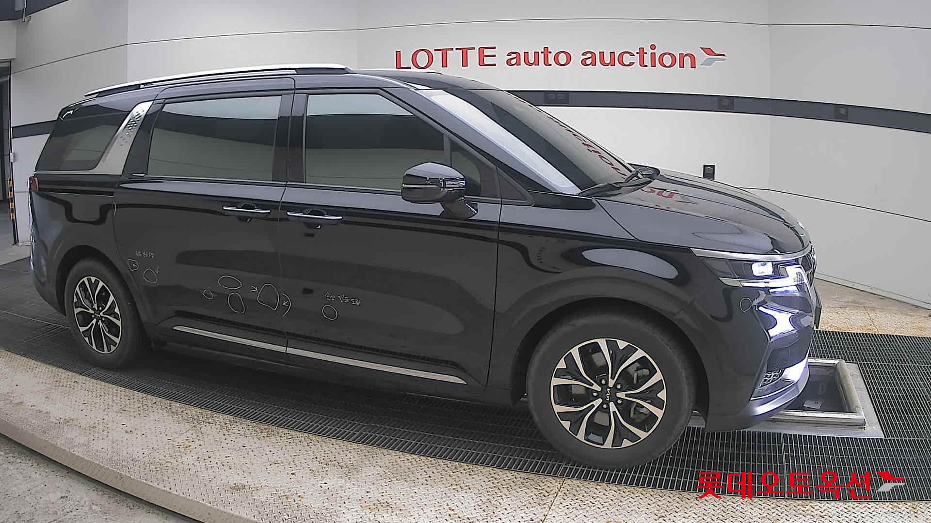 2022 - kia carnival
