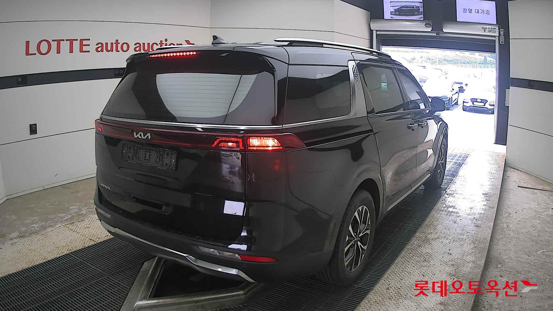 2022 - kia carnival