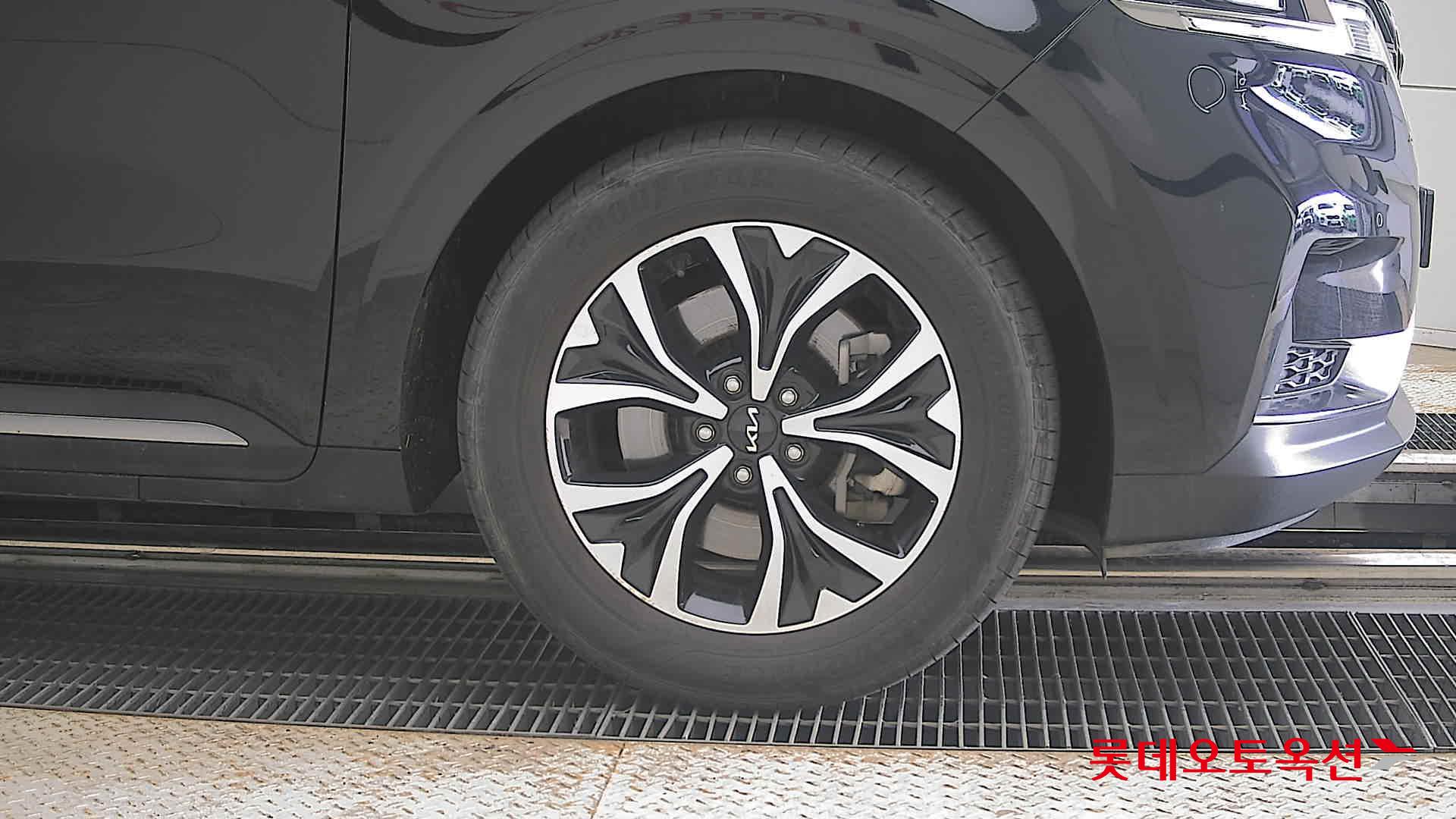 2022 - kia carnival