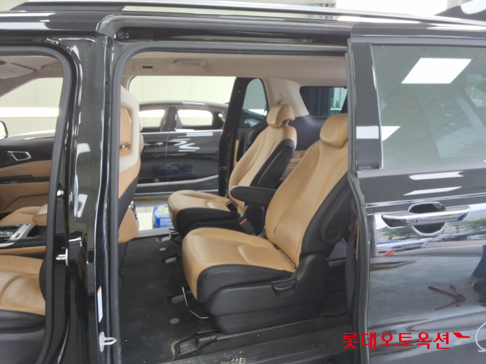 2022 - kia carnival