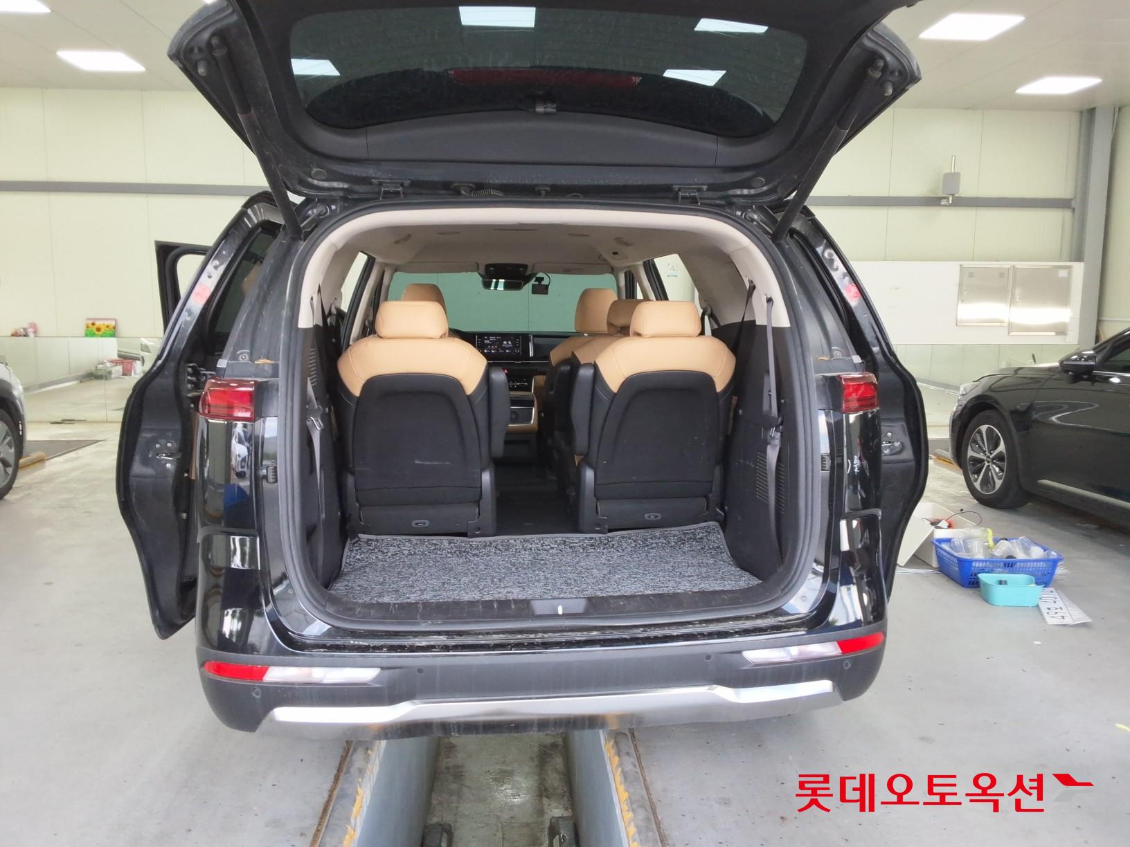 2022 - kia carnival