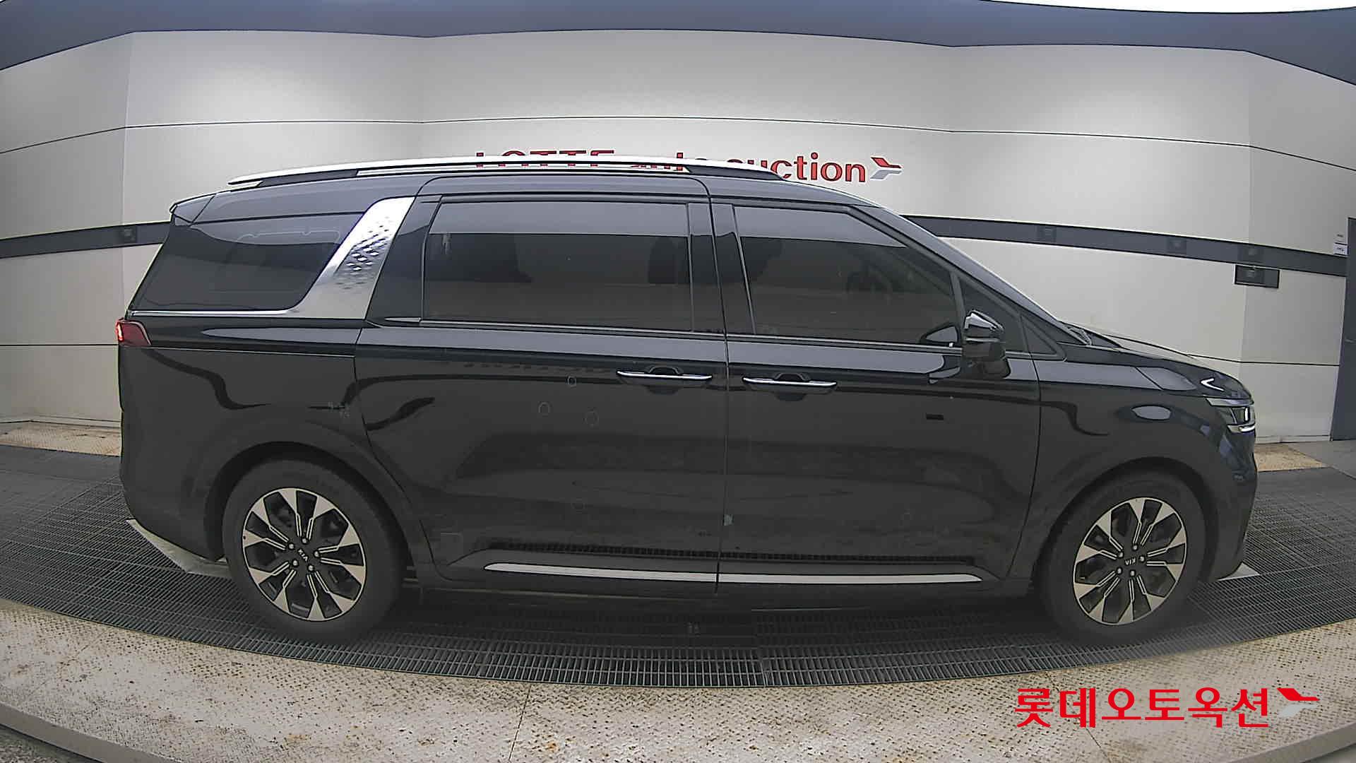 2021 - kia carnival