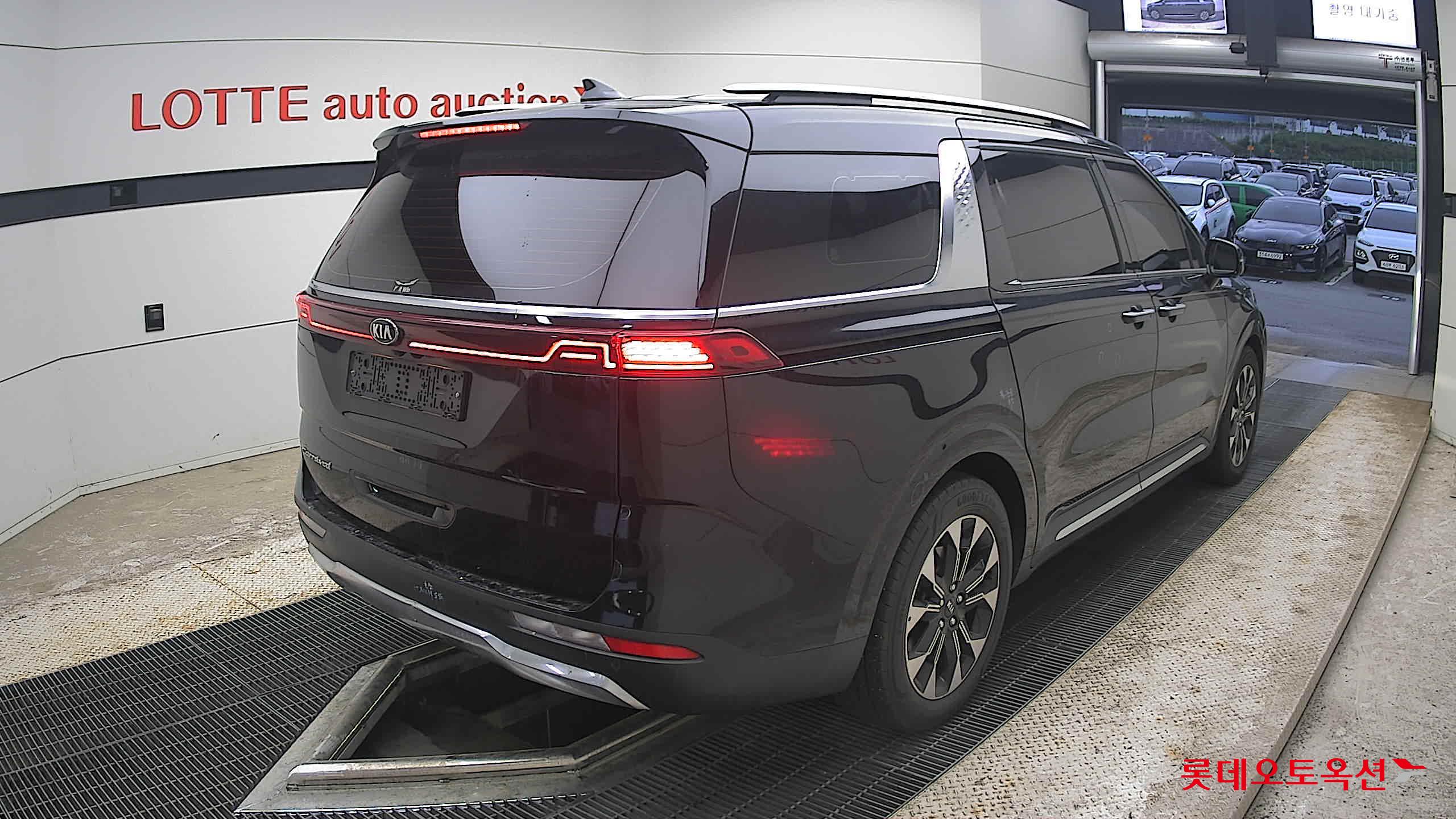 2021 - kia carnival