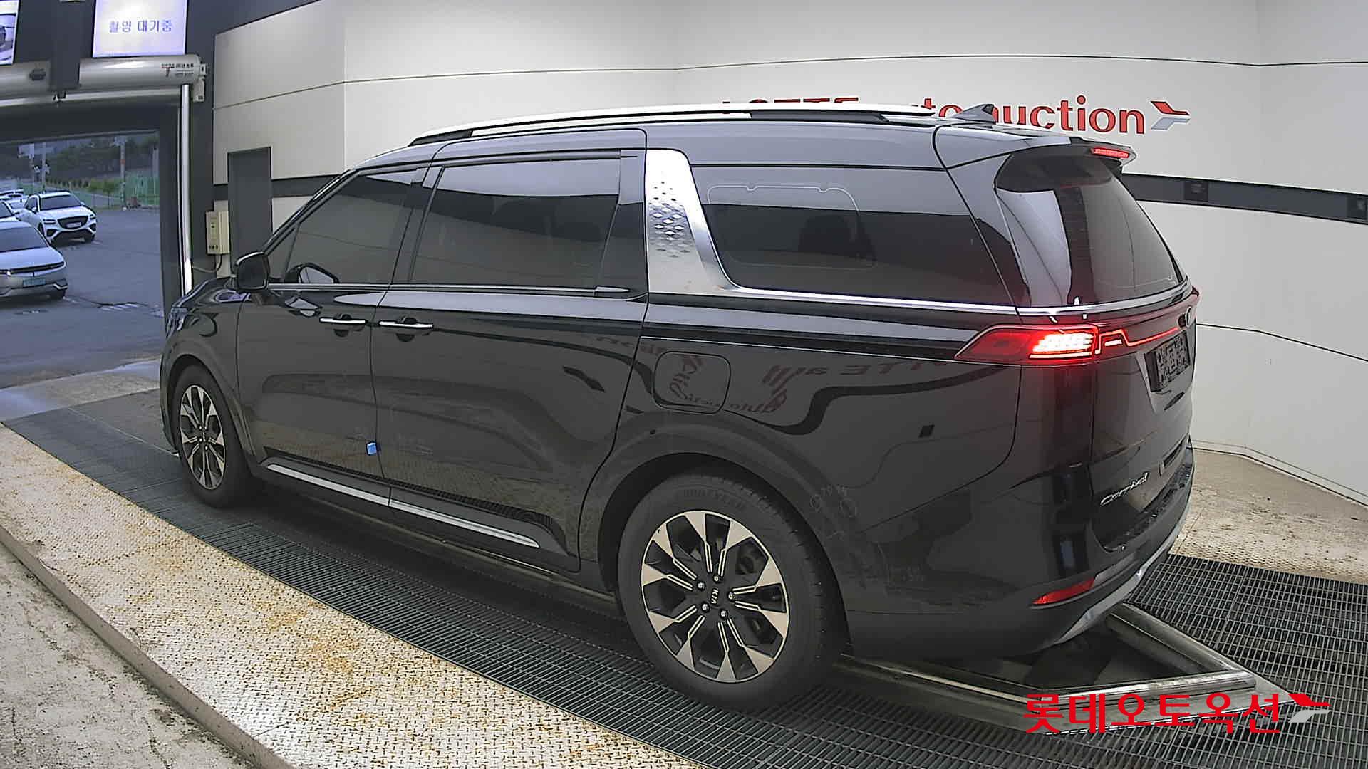 2021 - kia carnival