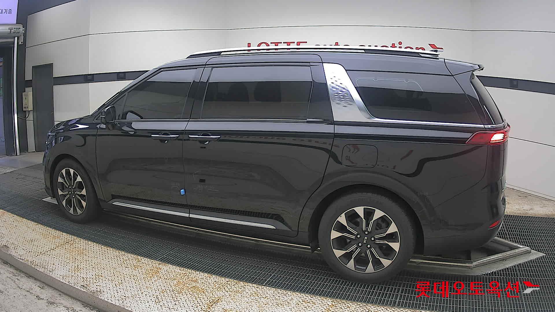 2021 - kia carnival