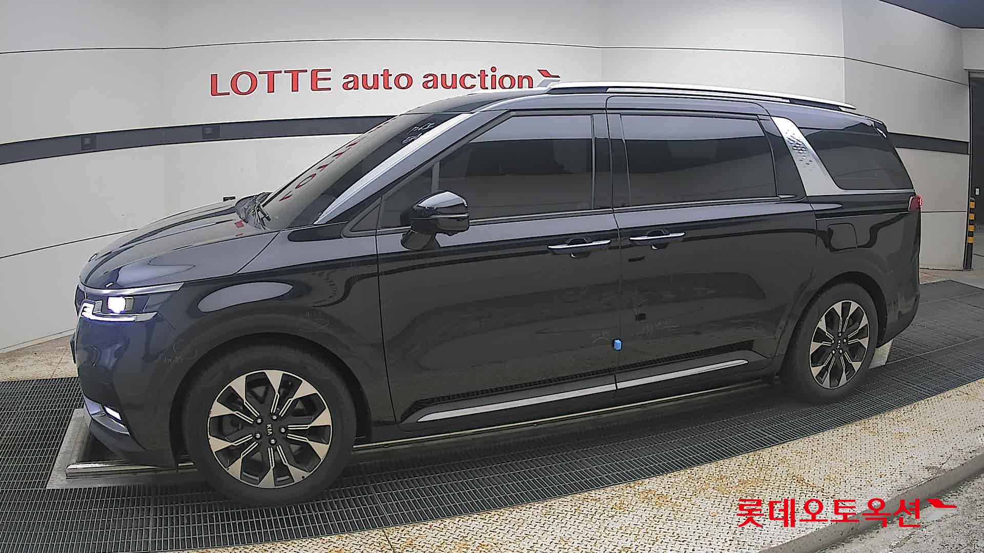 2021 - kia carnival