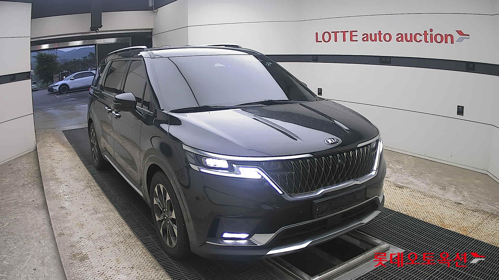 2021 - kia carnival