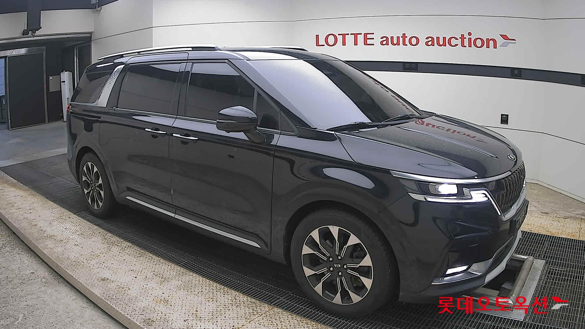 2021 - kia carnival
