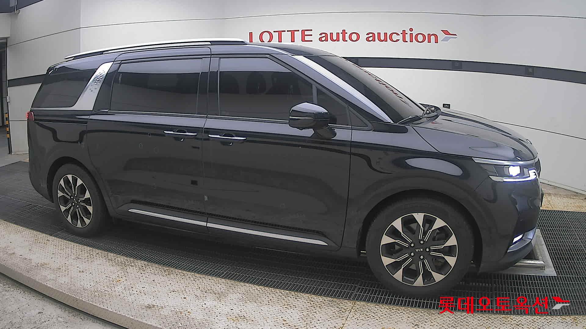 2021 - kia carnival