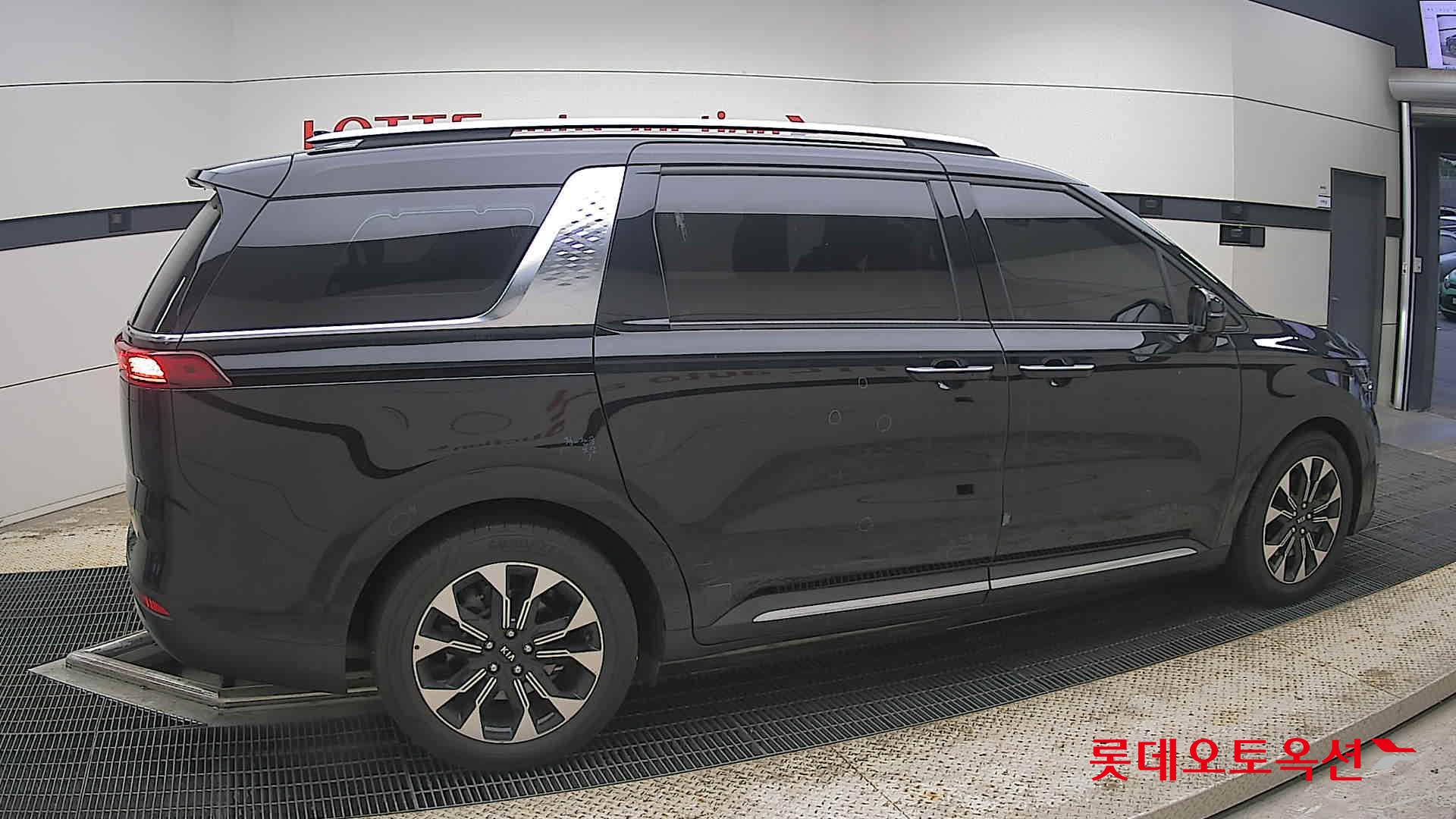 2021 - kia carnival
