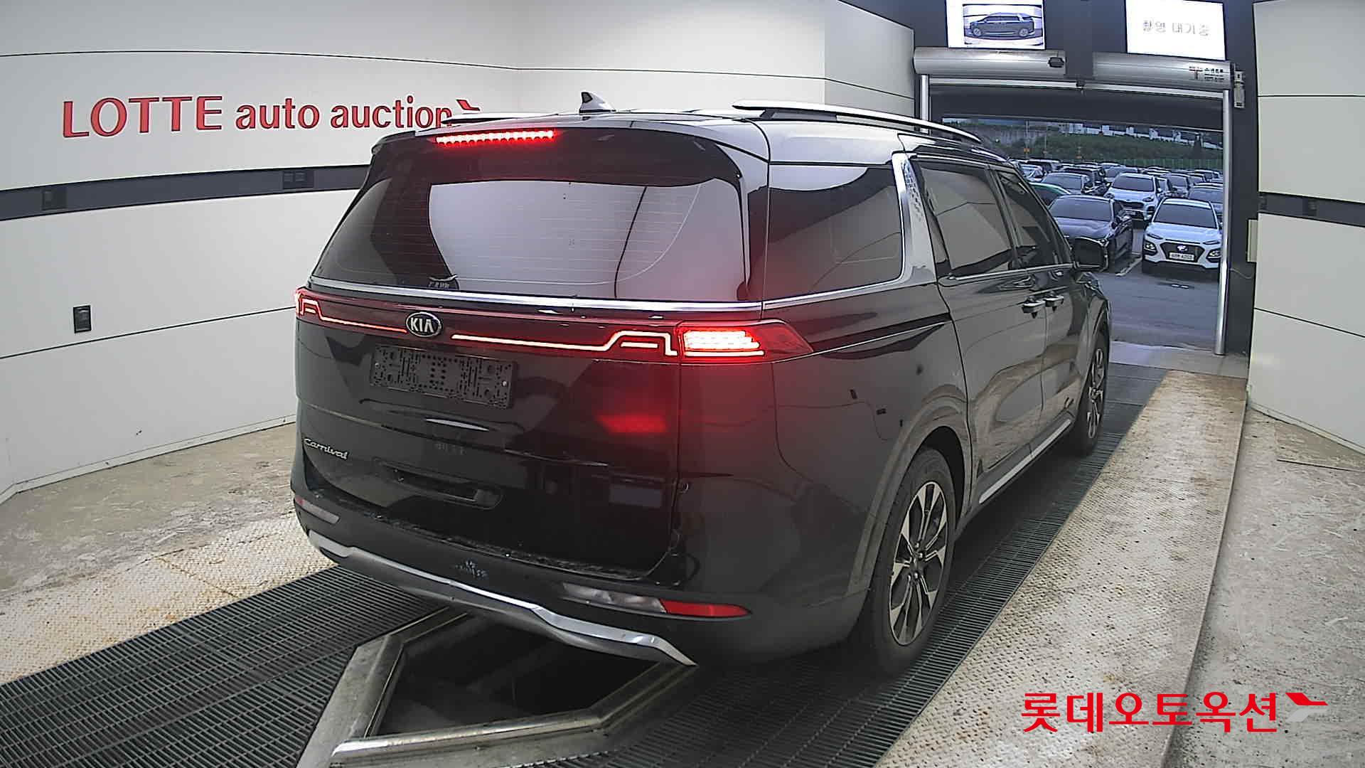 2021 - kia carnival