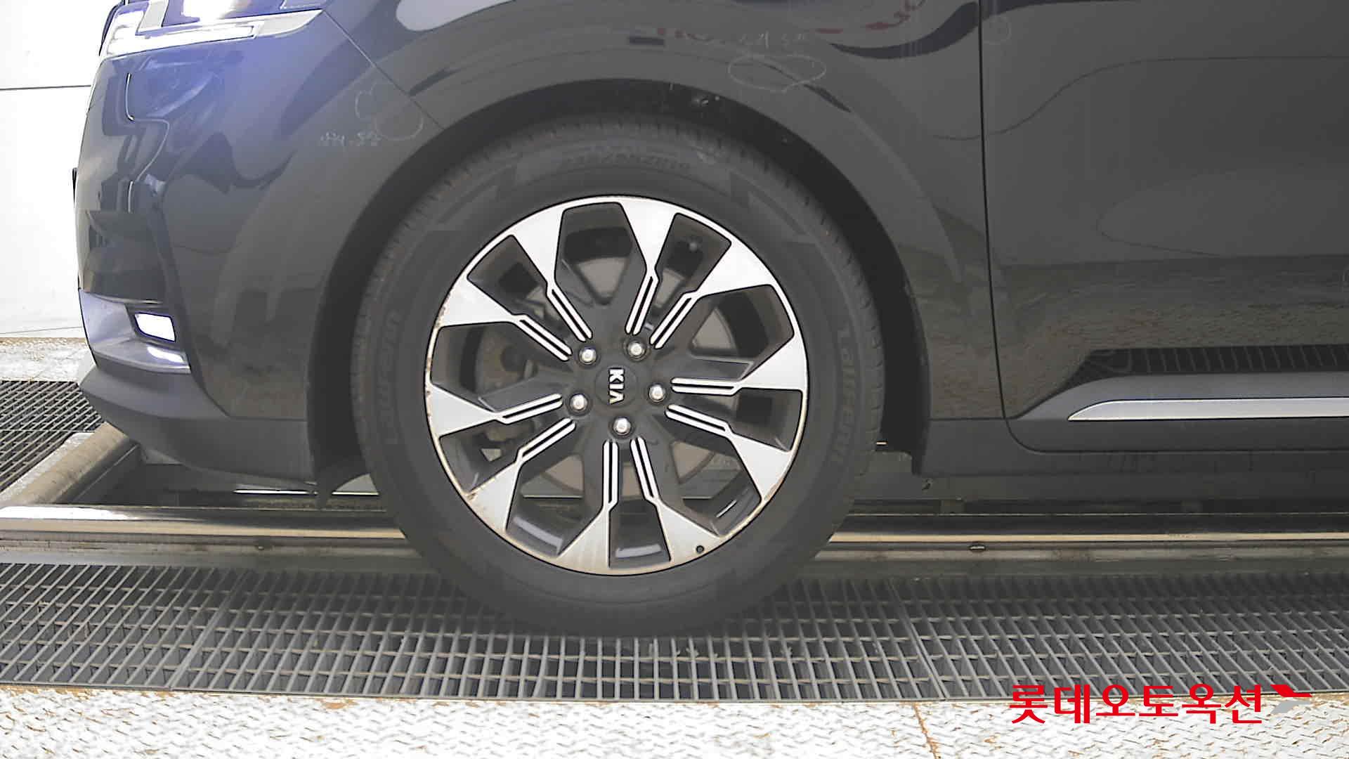 2021 - kia carnival