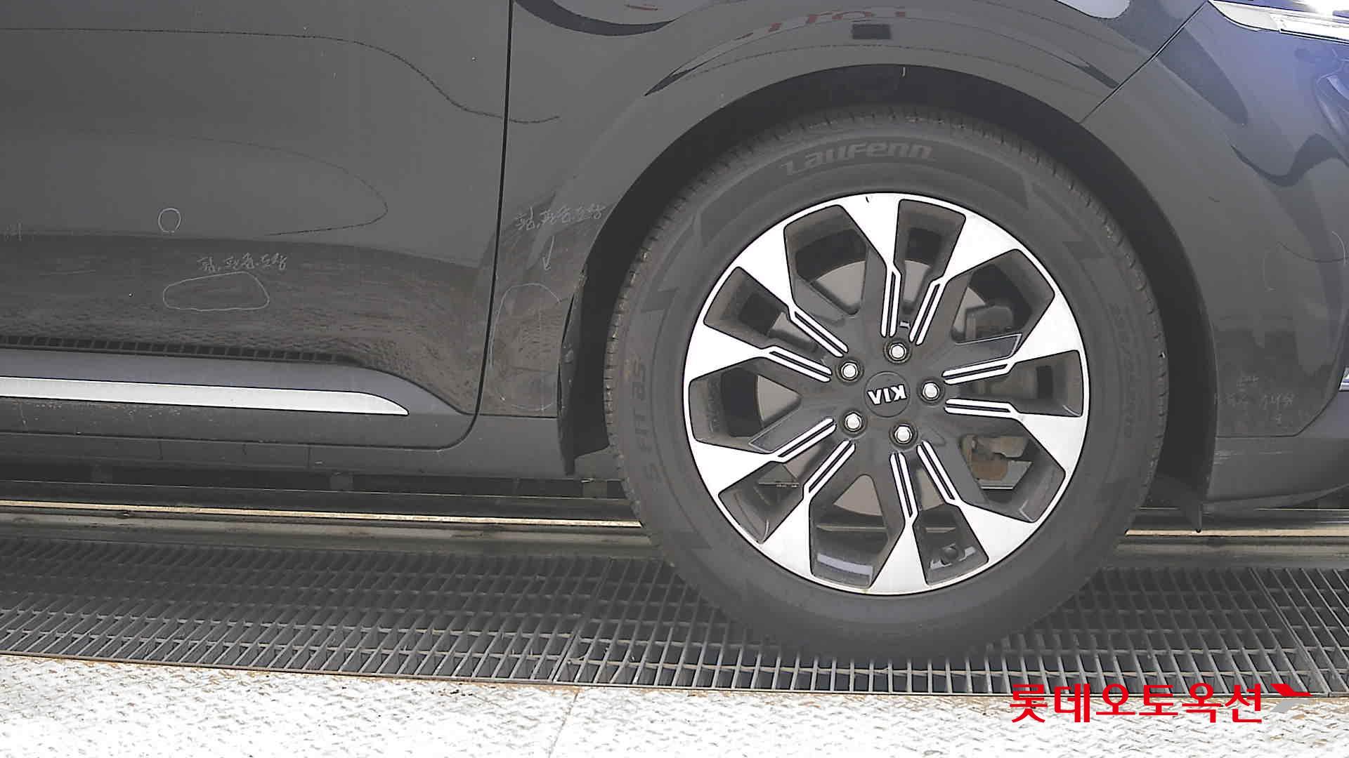 2021 - kia carnival