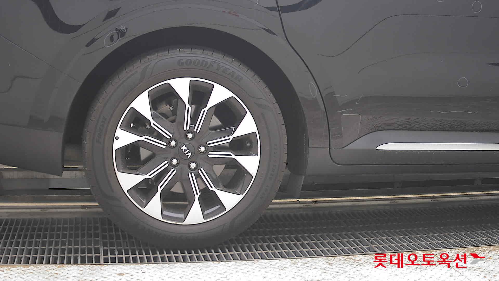 2021 - kia carnival