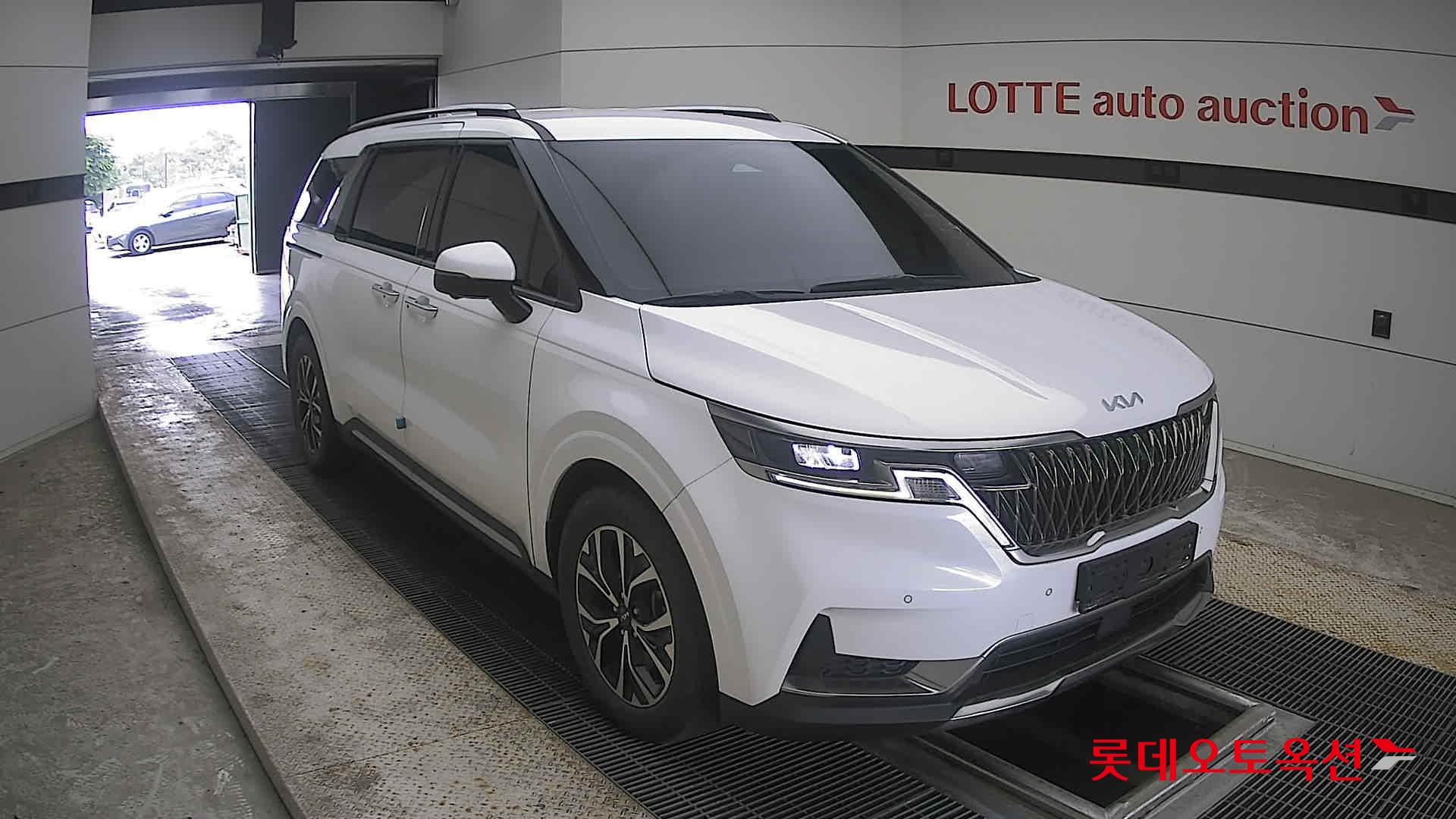 2023 - kia carnival