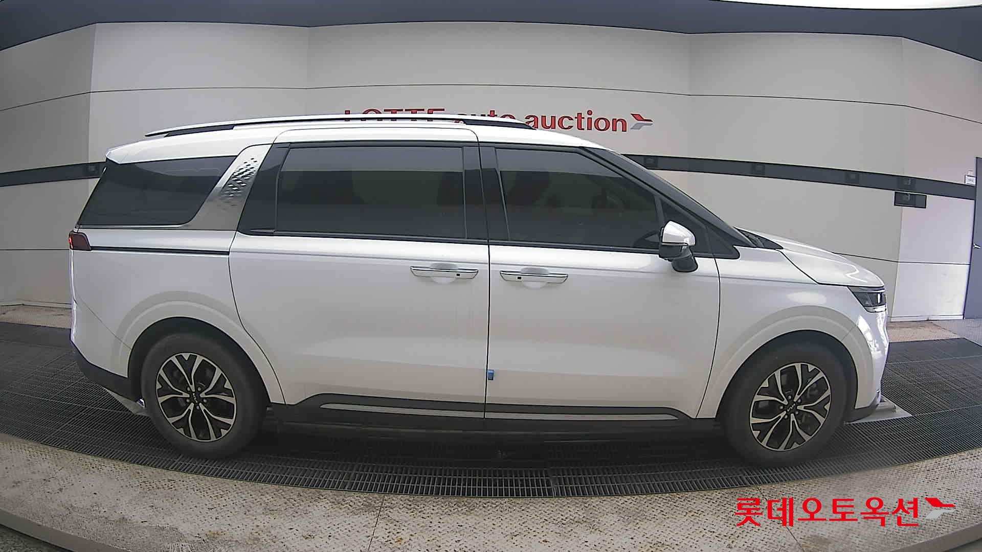 2023 - kia carnival