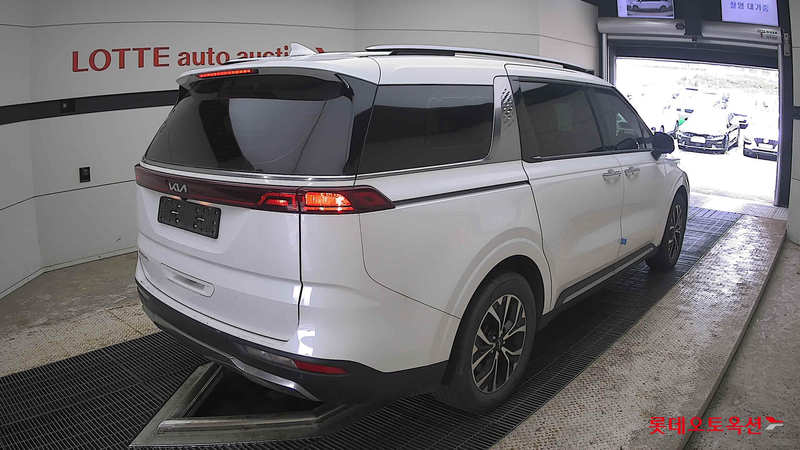 2023 - kia carnival
