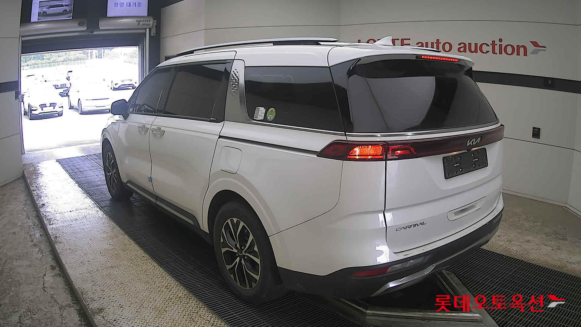 2023 - kia carnival