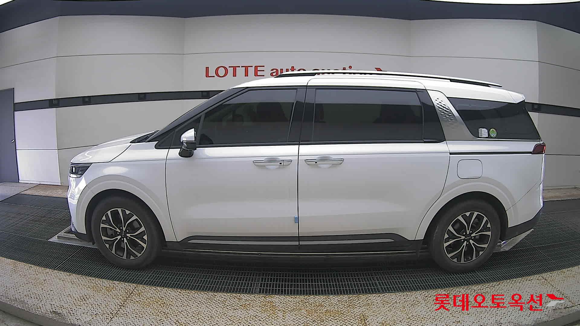 2023 - kia carnival