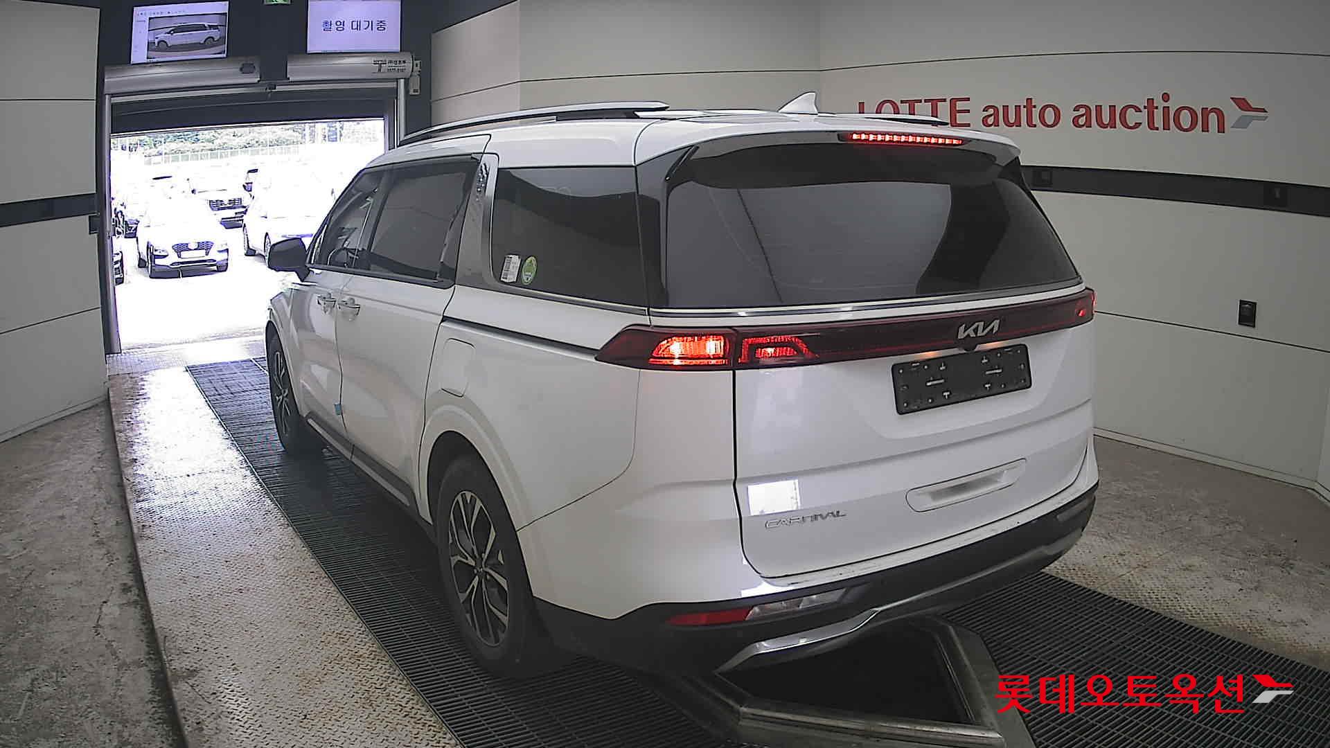 2023 - kia carnival