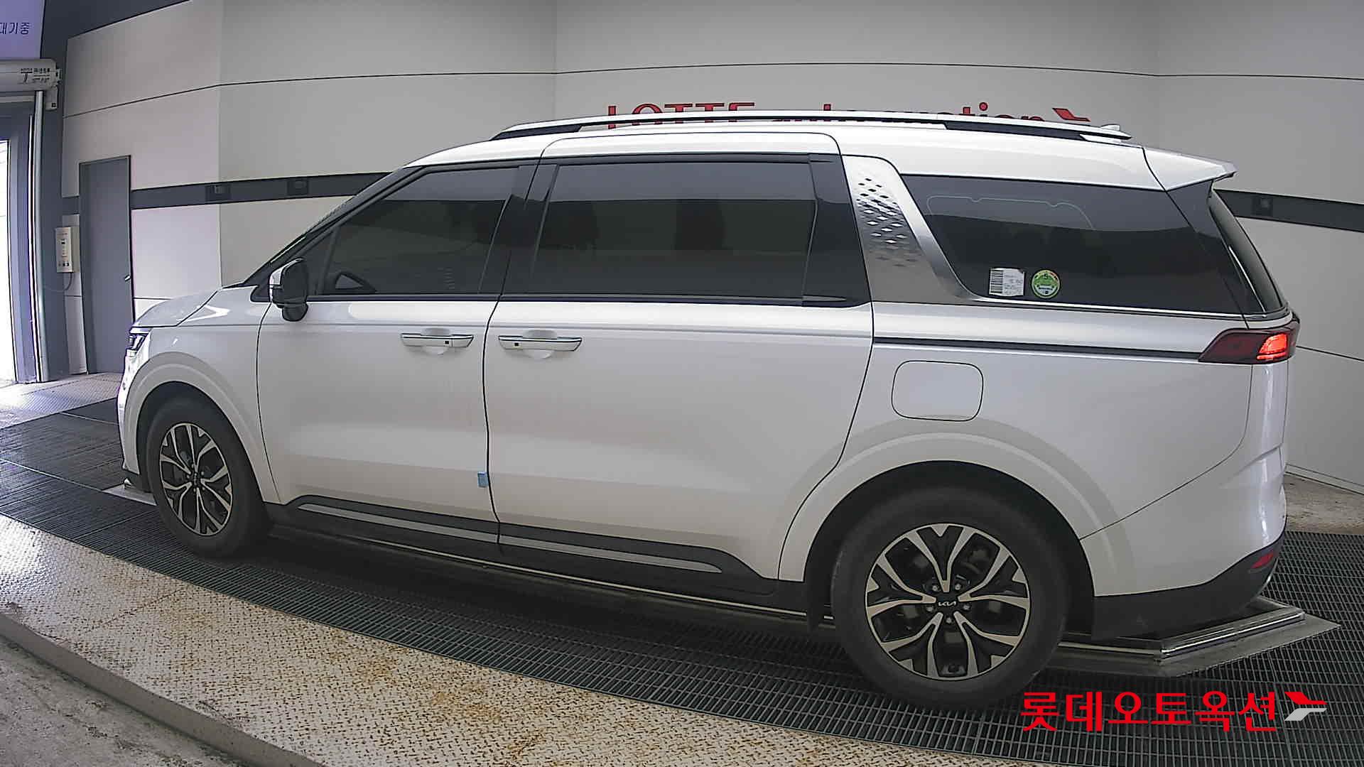 2023 - kia carnival