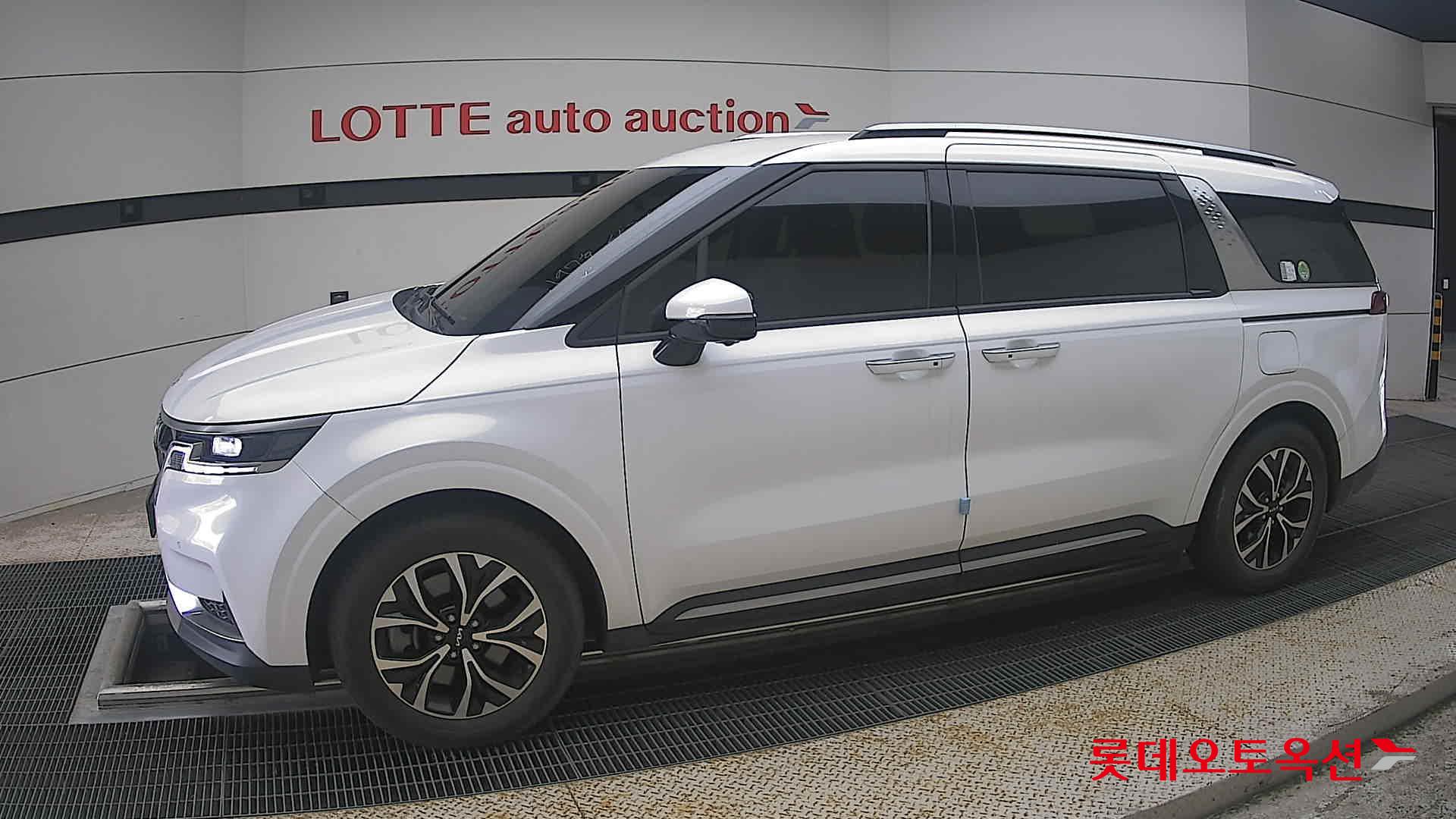 2023 - kia carnival