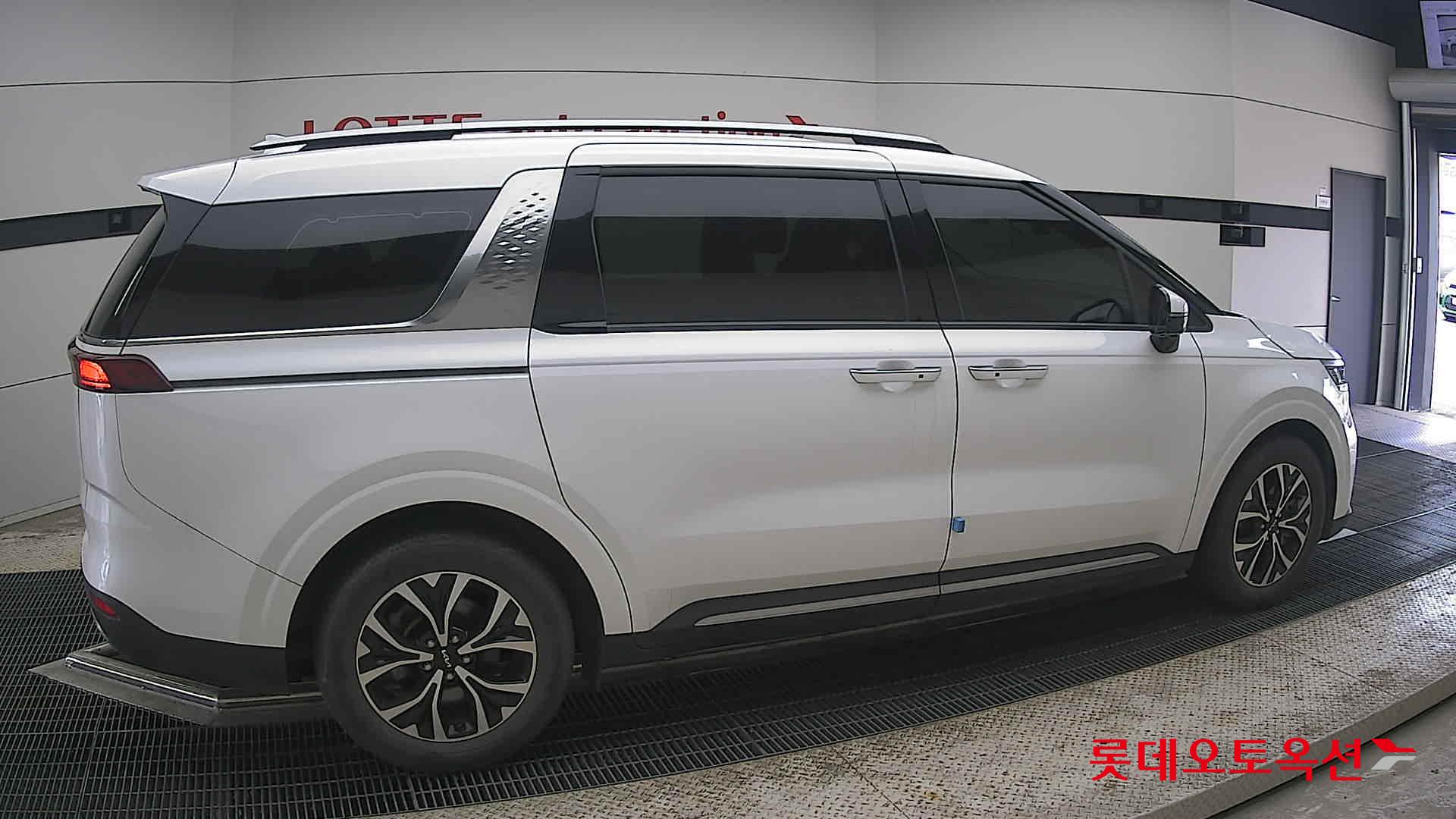 2023 - kia carnival