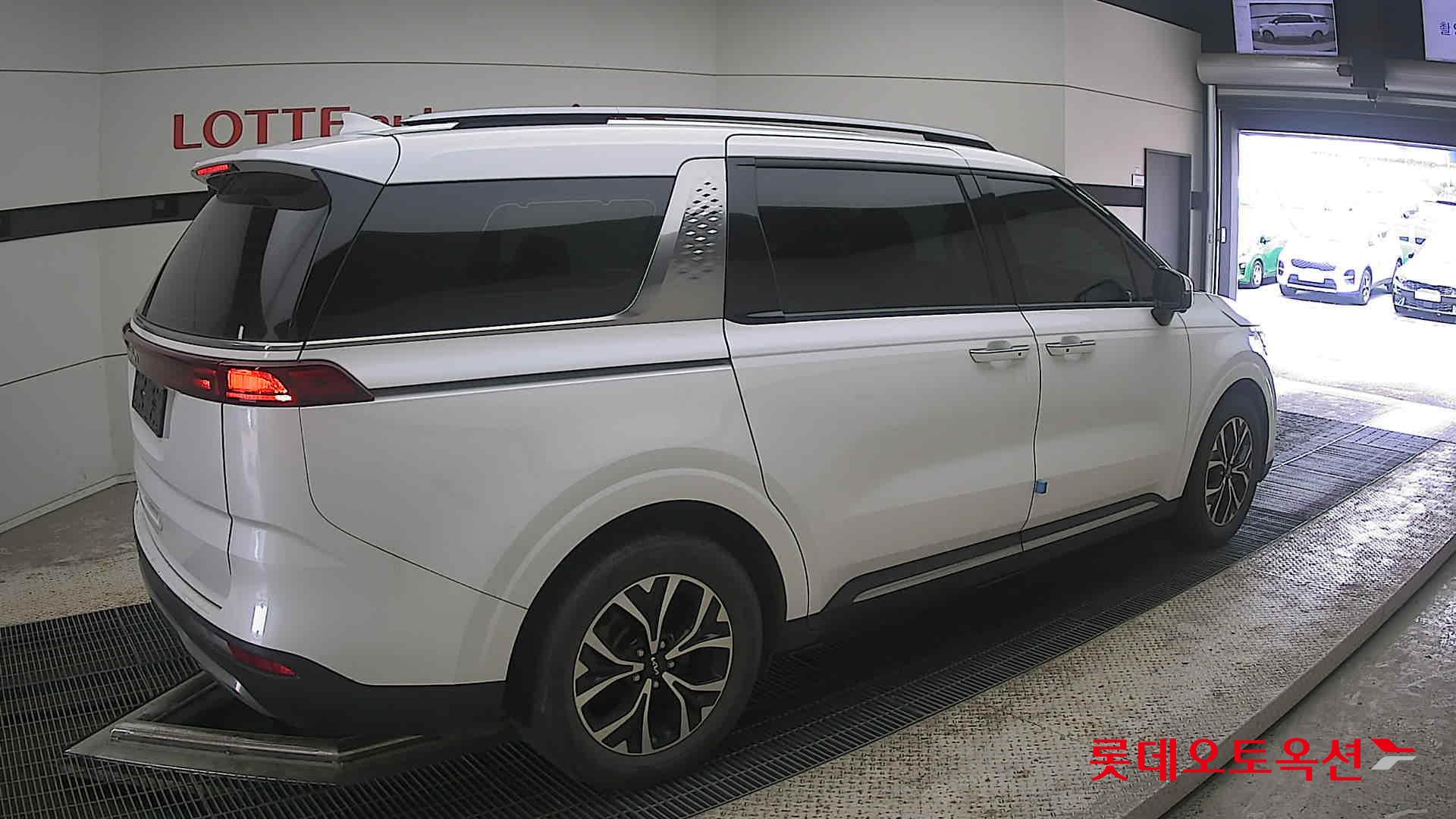 2023 - kia carnival