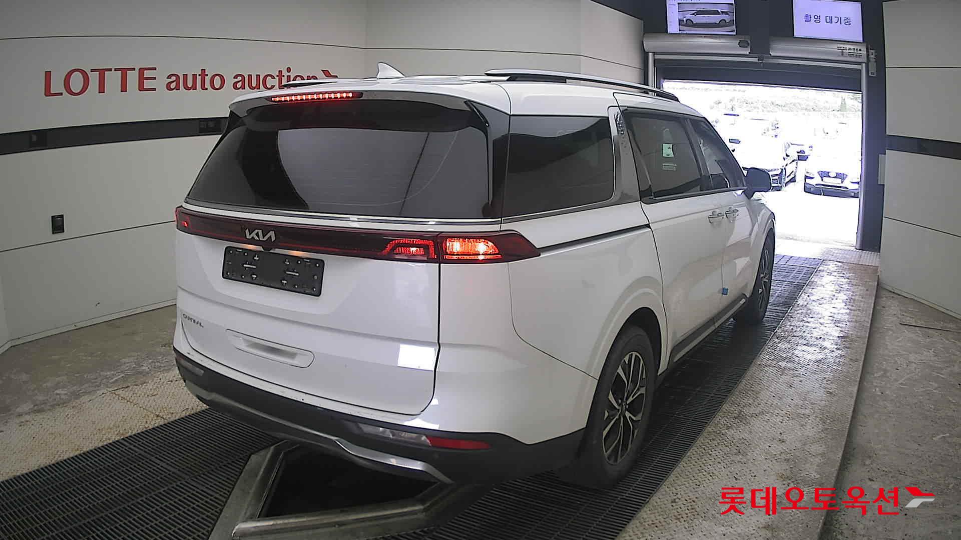 2023 - kia carnival
