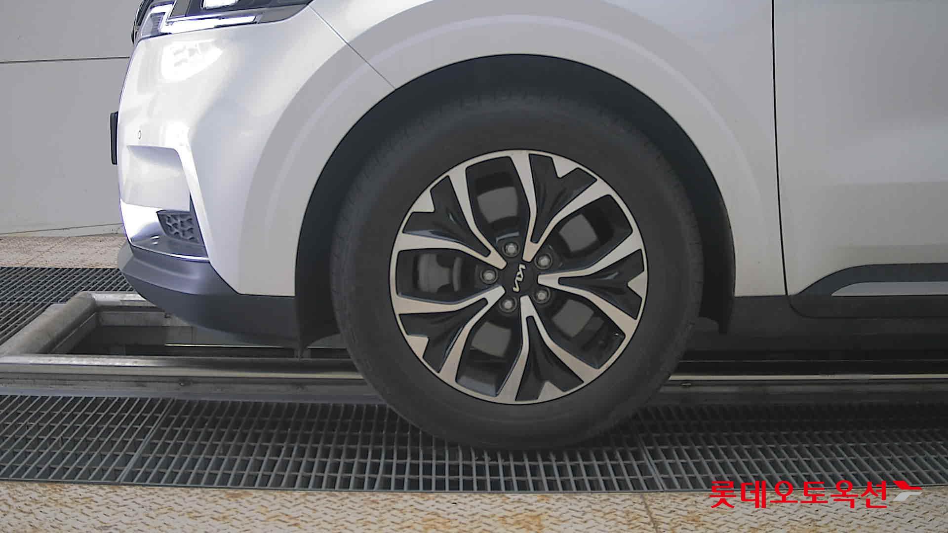 2023 - kia carnival