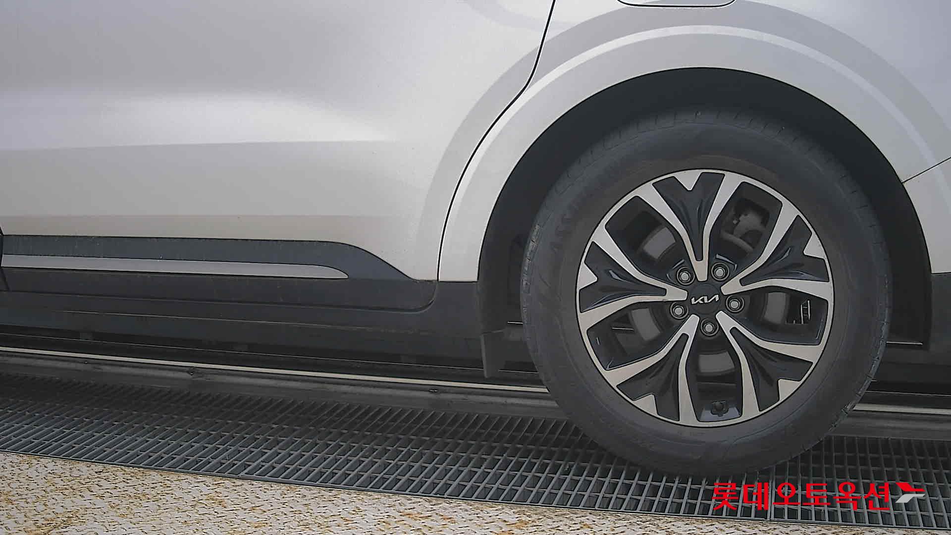 2023 - kia carnival