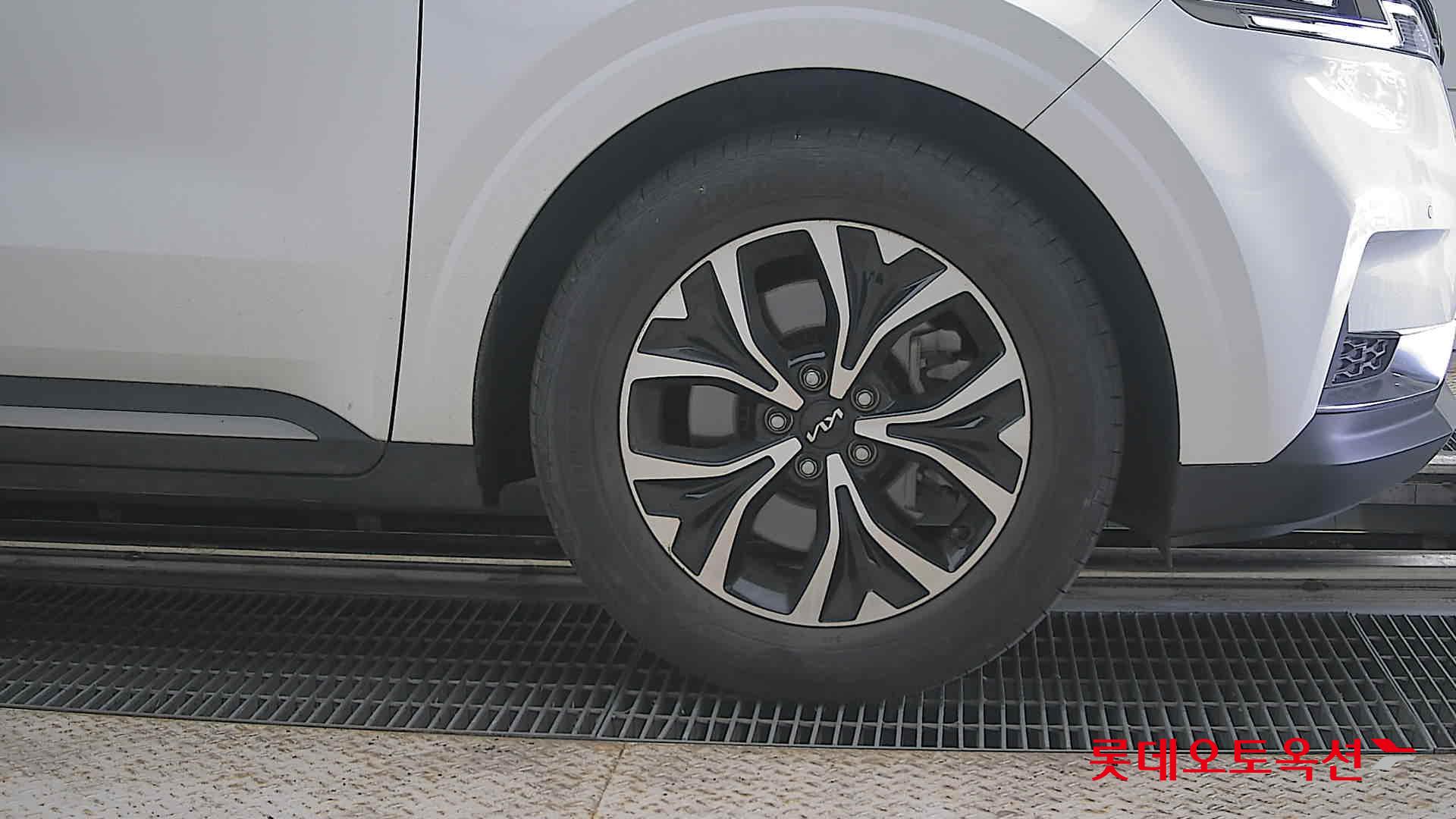 2023 - kia carnival