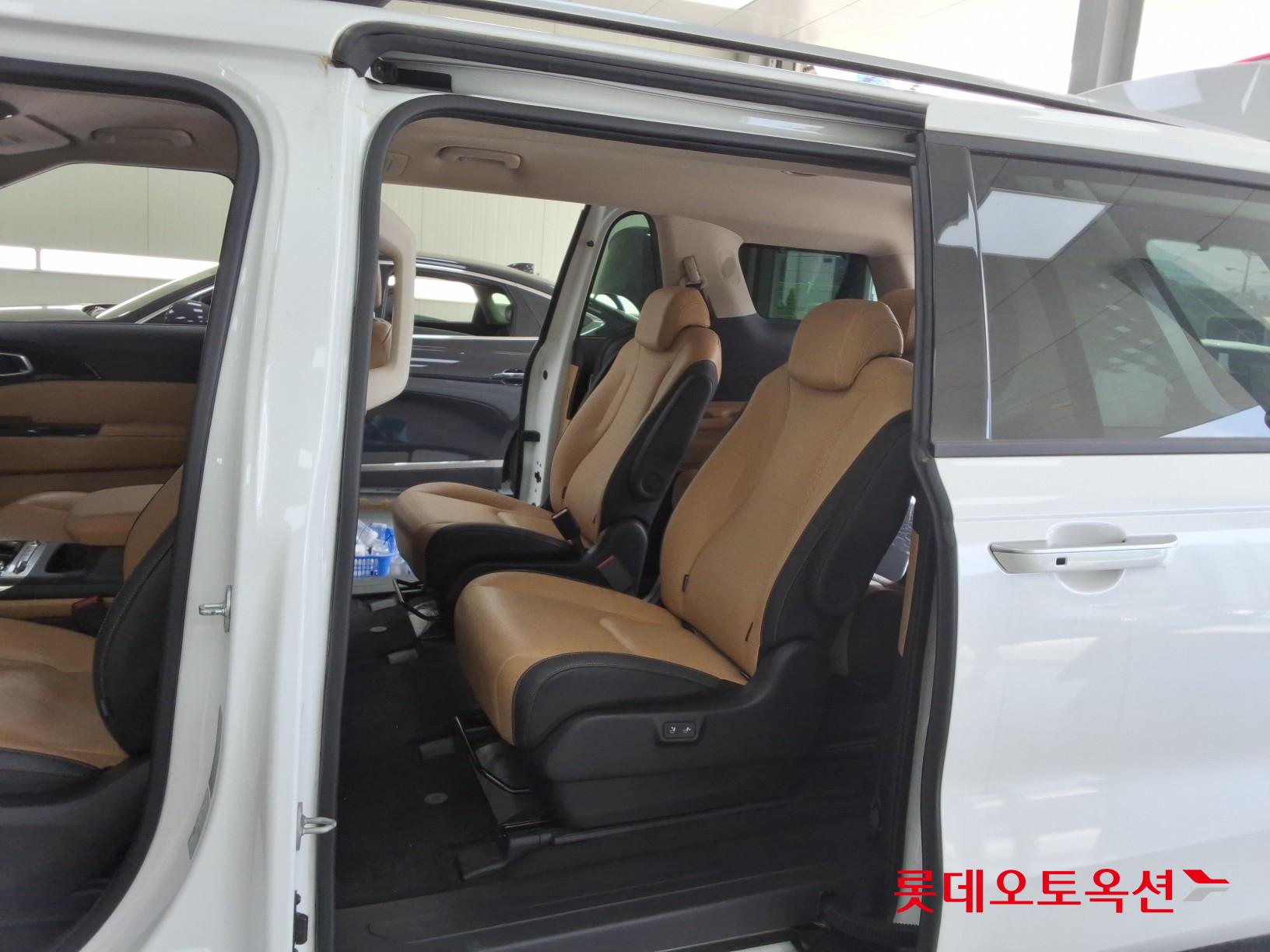 2023 - kia carnival