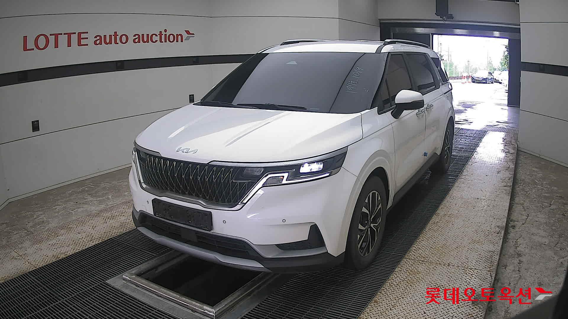 2023 - kia carnival