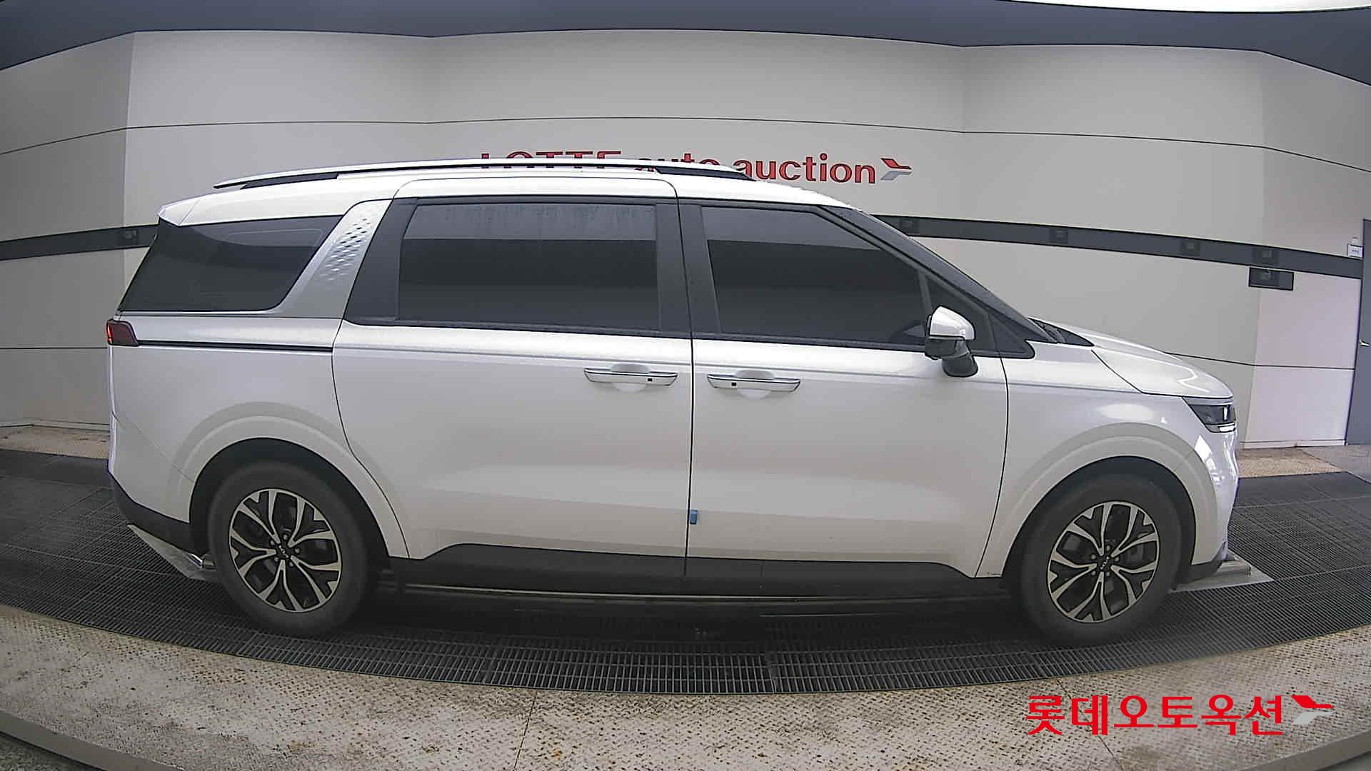 2023 - kia carnival