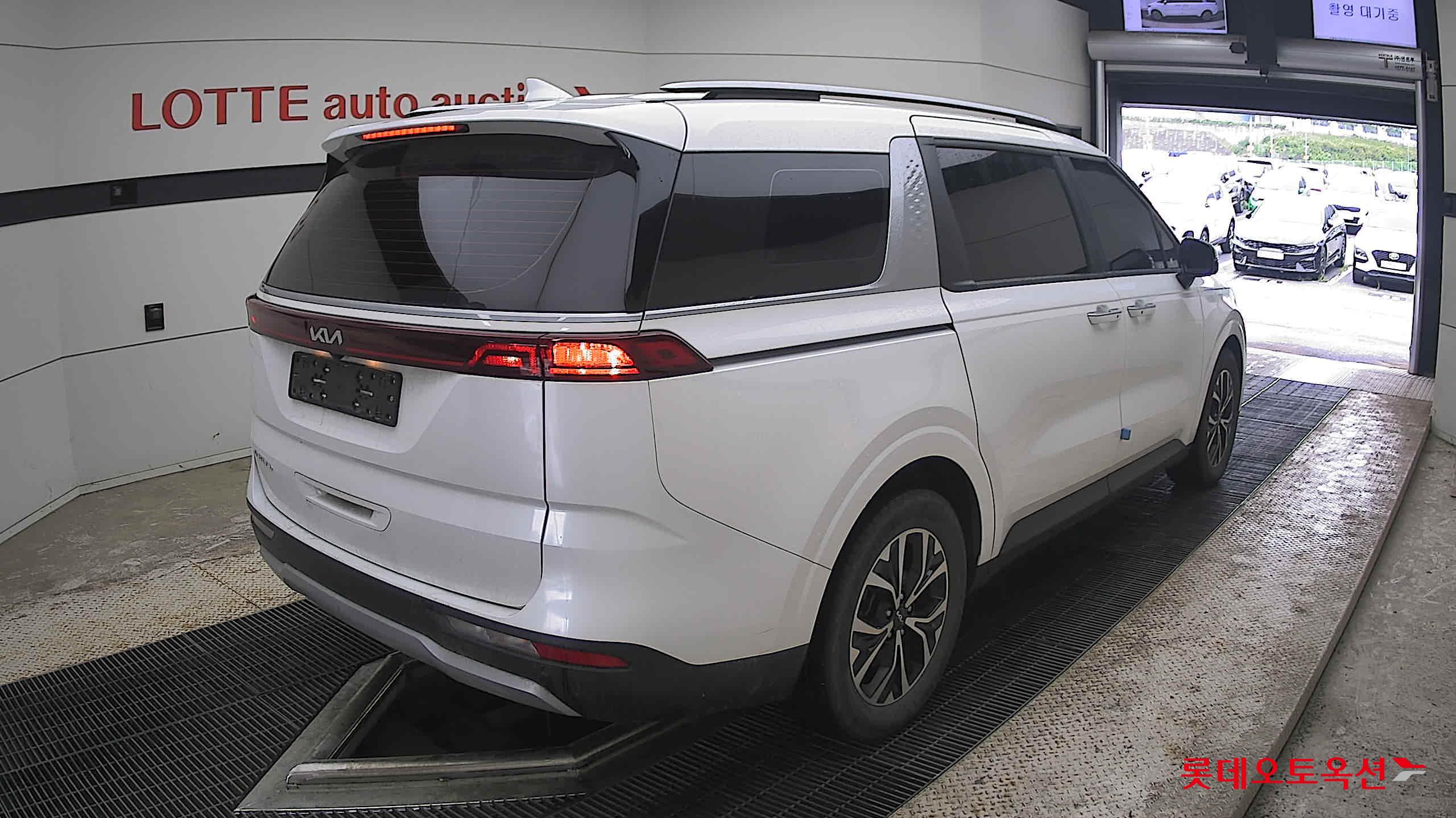 2023 - kia carnival
