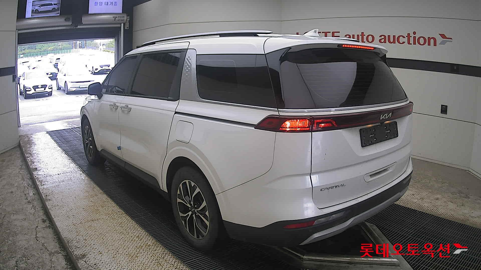 2023 - kia carnival