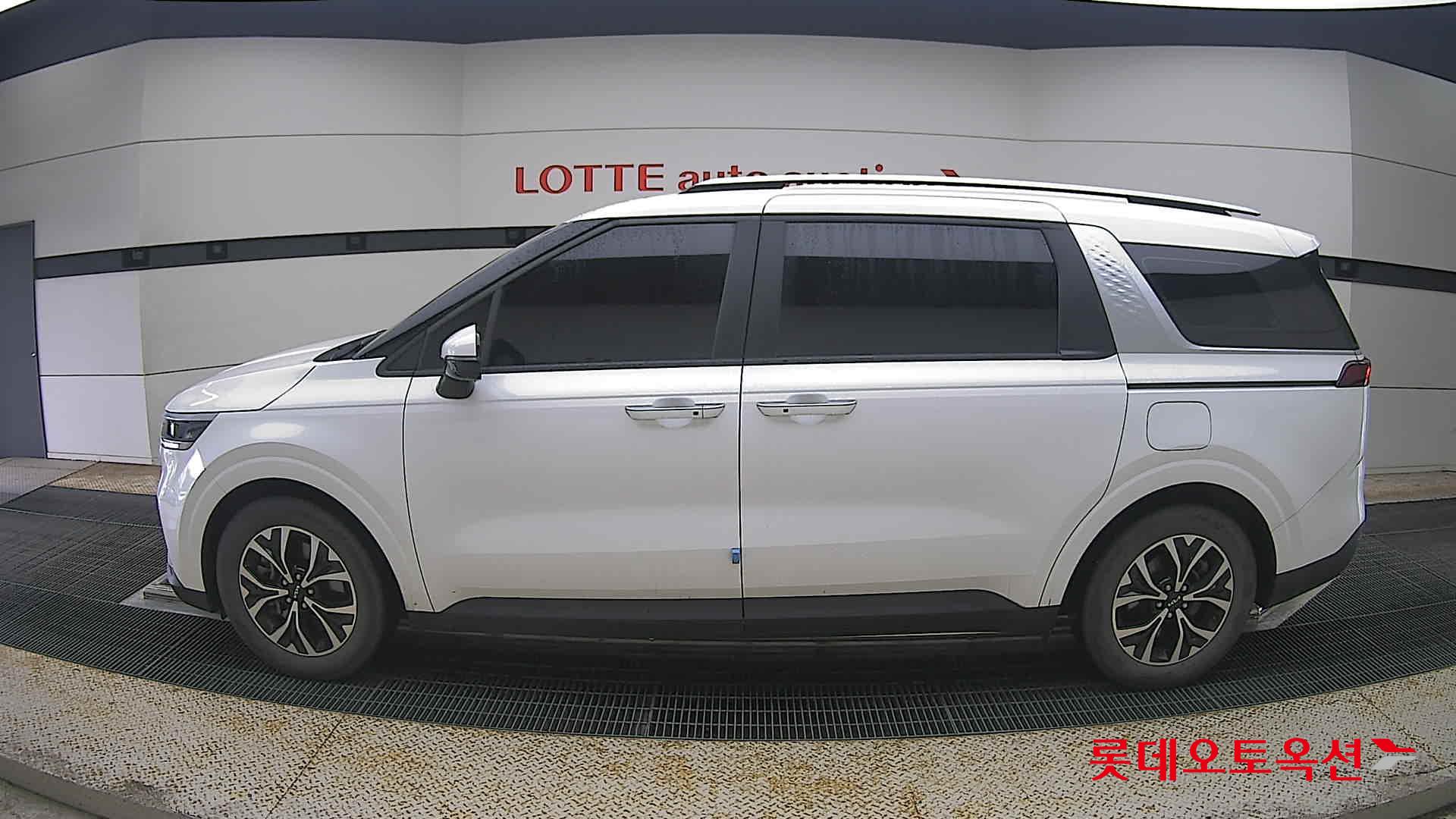 2023 - kia carnival