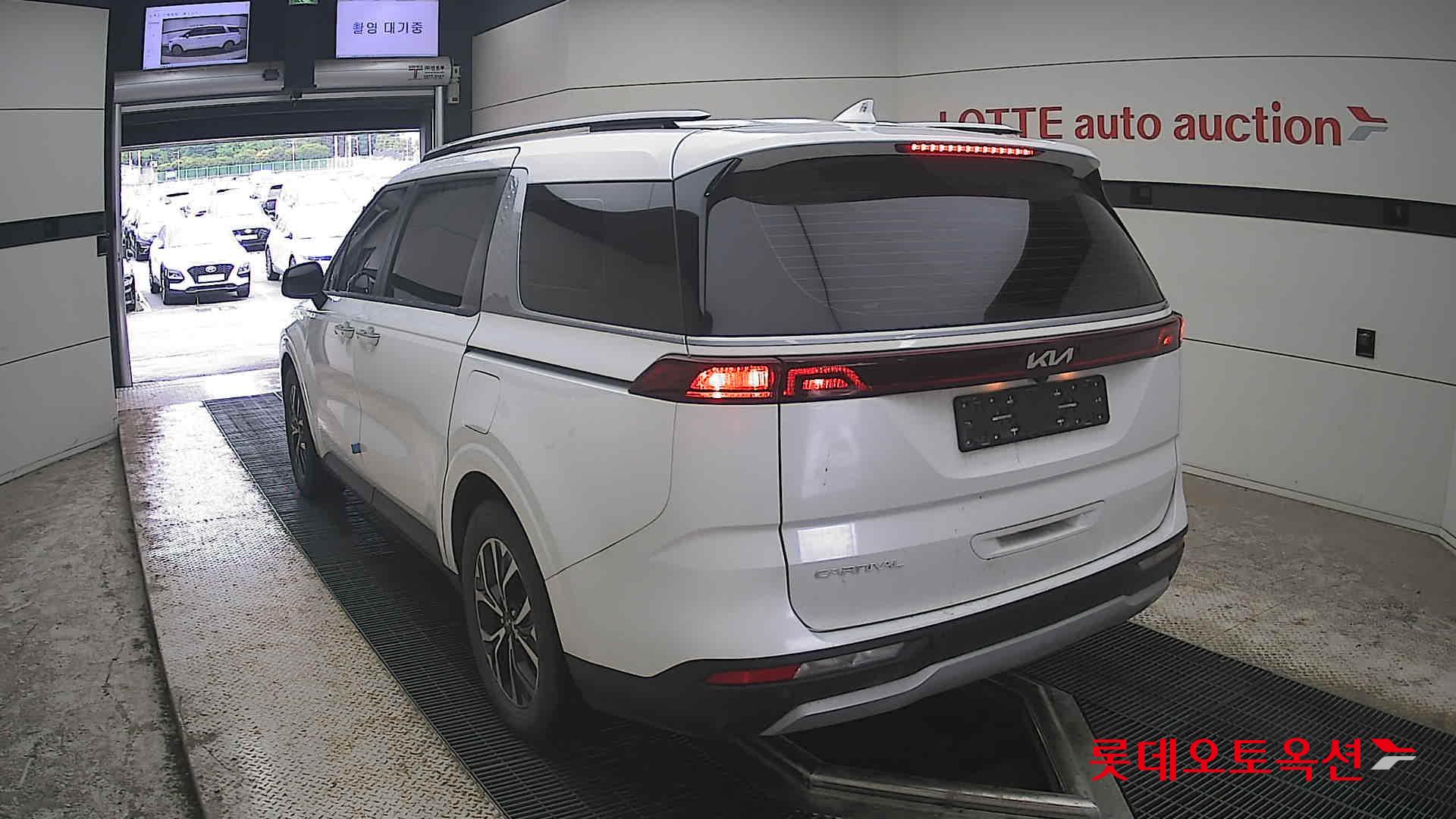 2023 - kia carnival