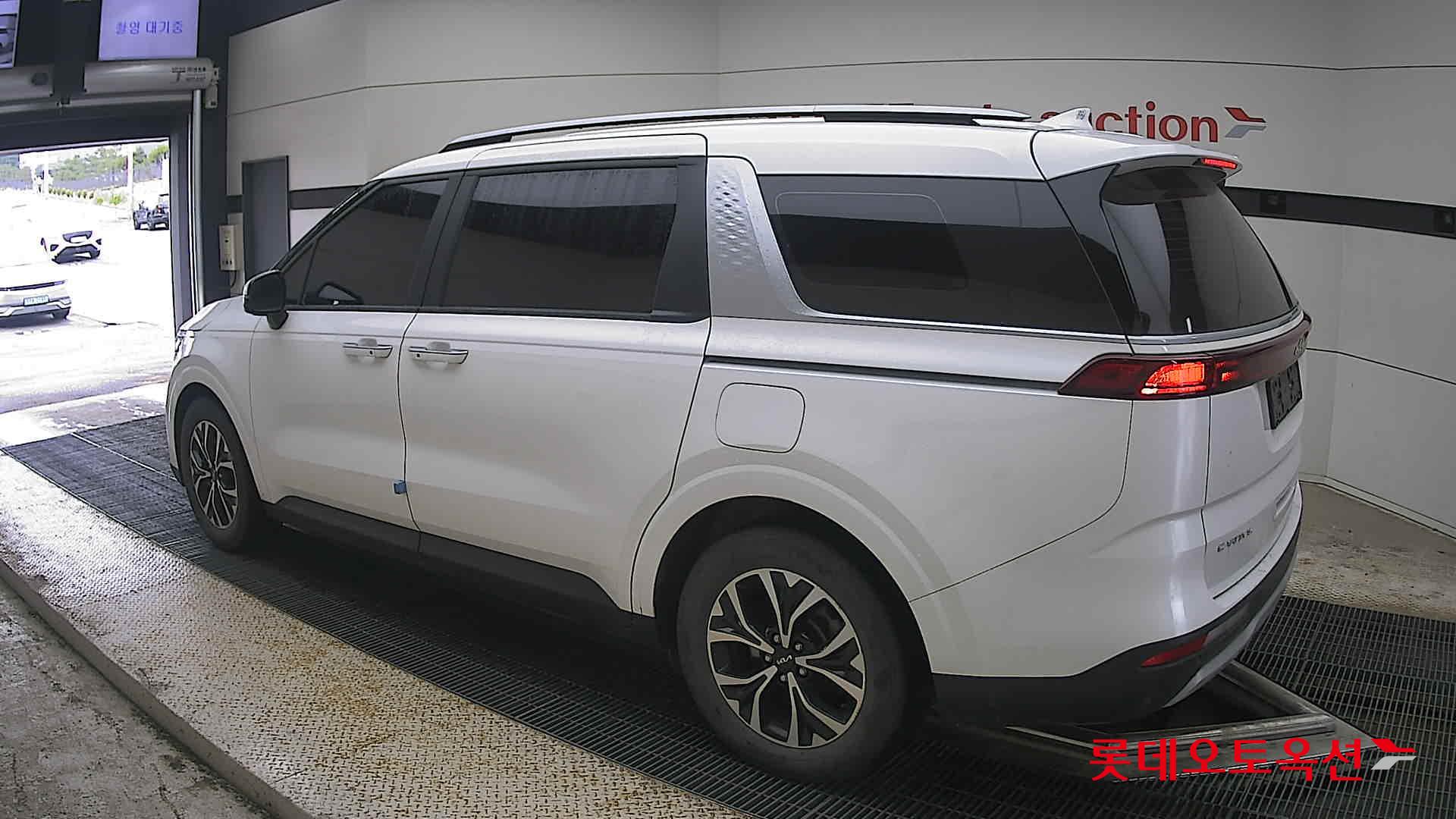 2023 - kia carnival