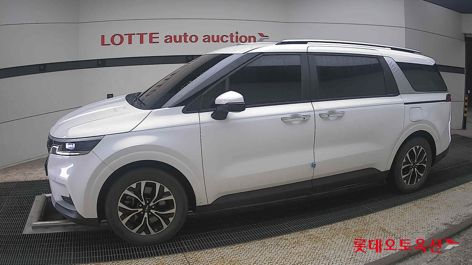 2023 - kia carnival