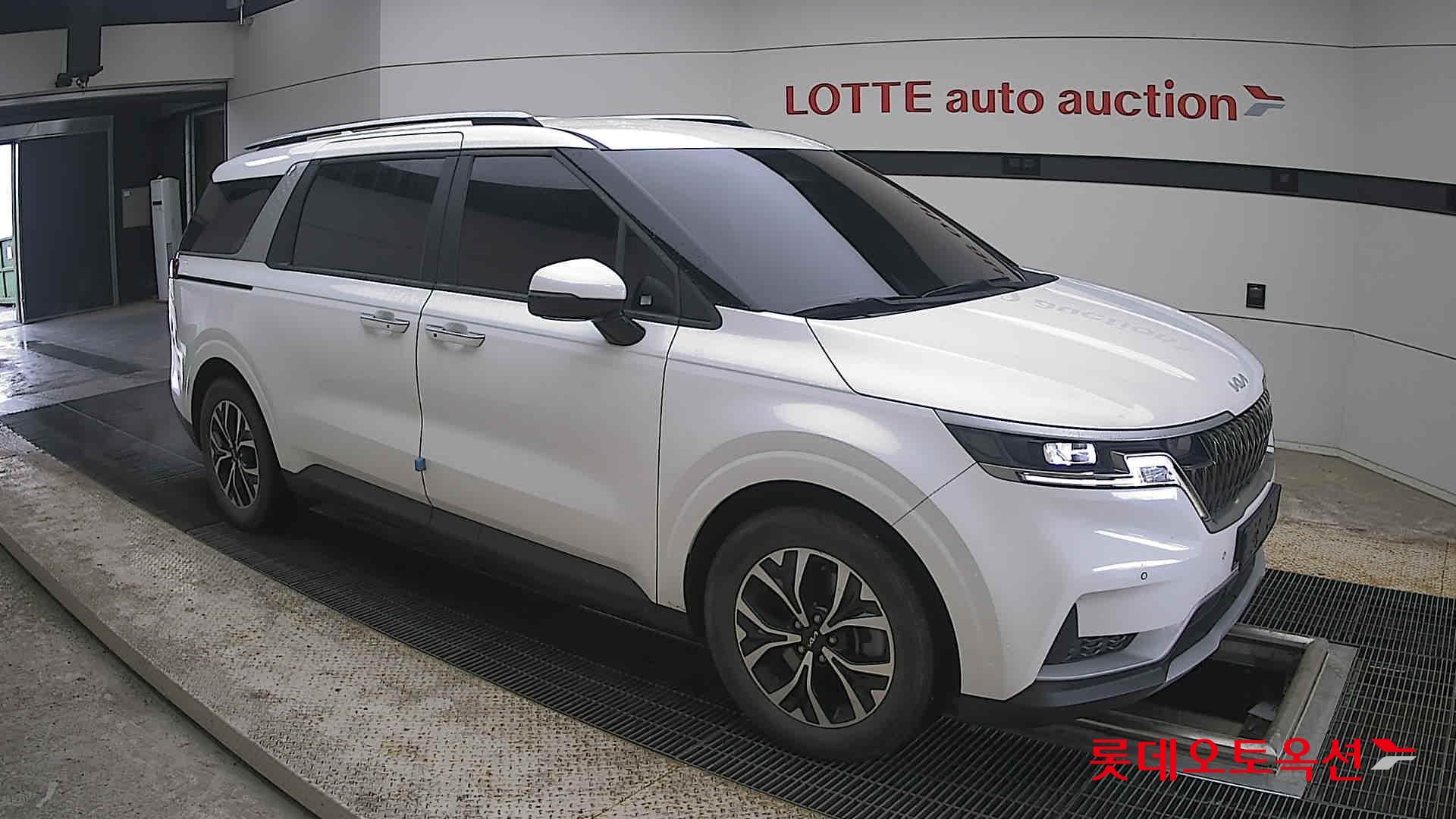2023 - kia carnival