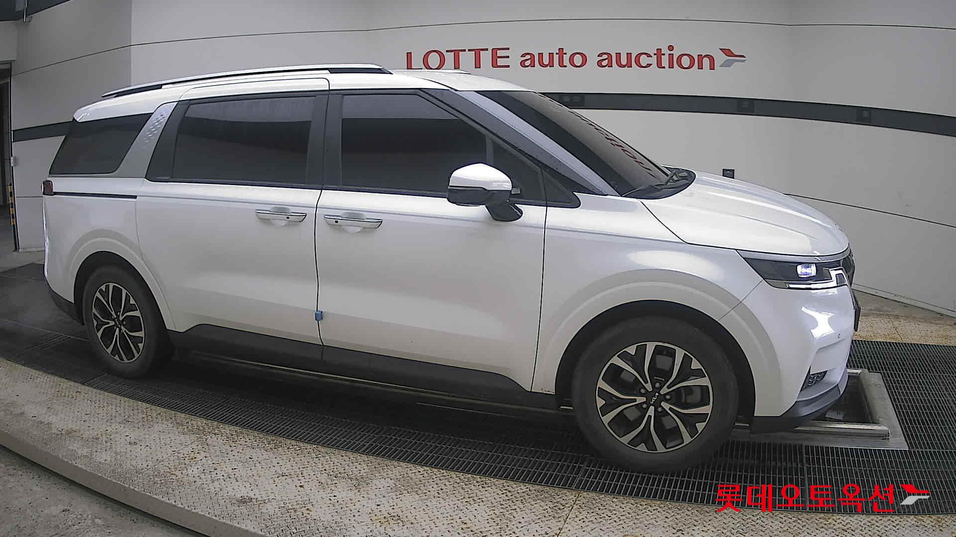 2023 - kia carnival