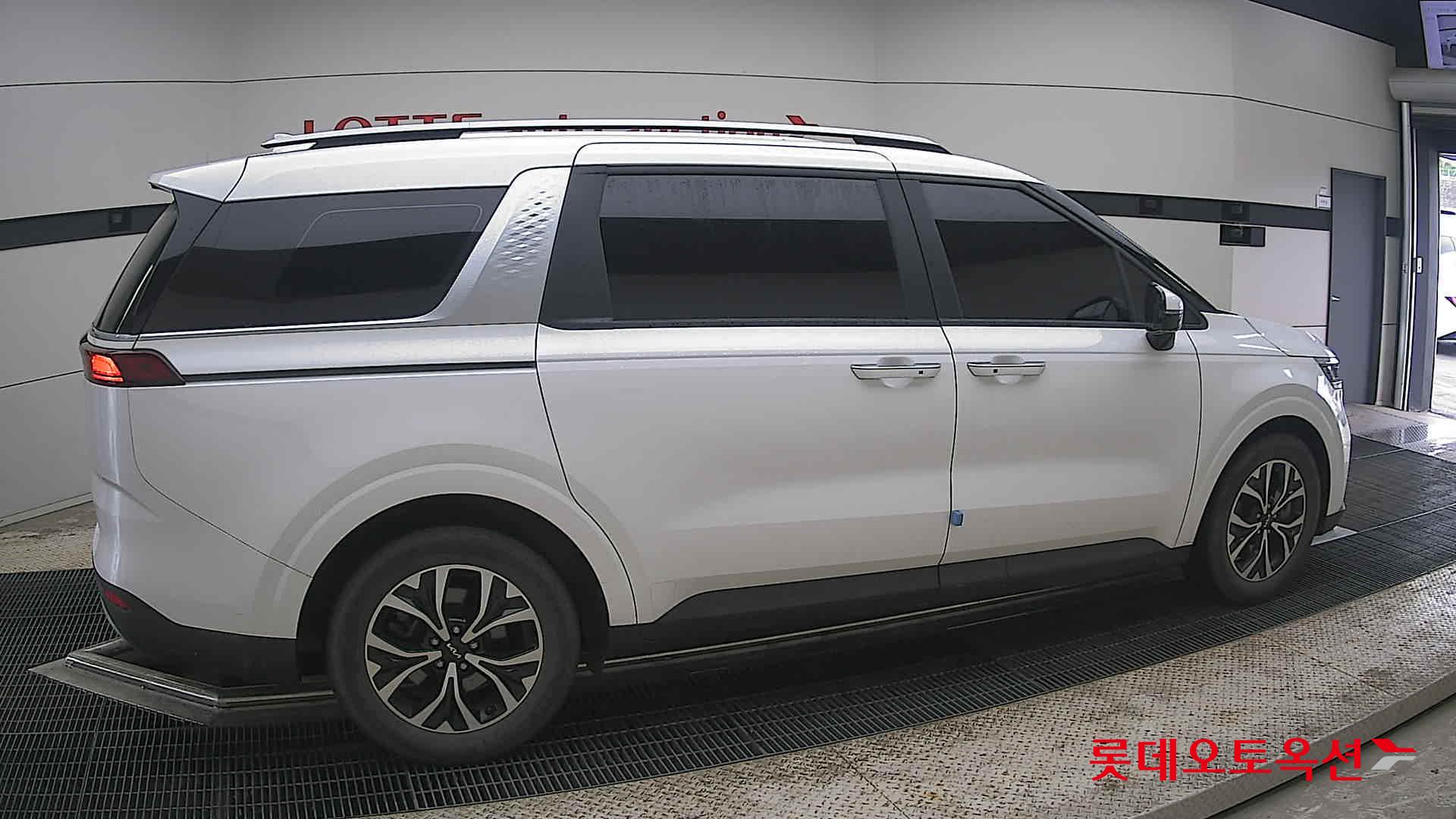 2023 - kia carnival