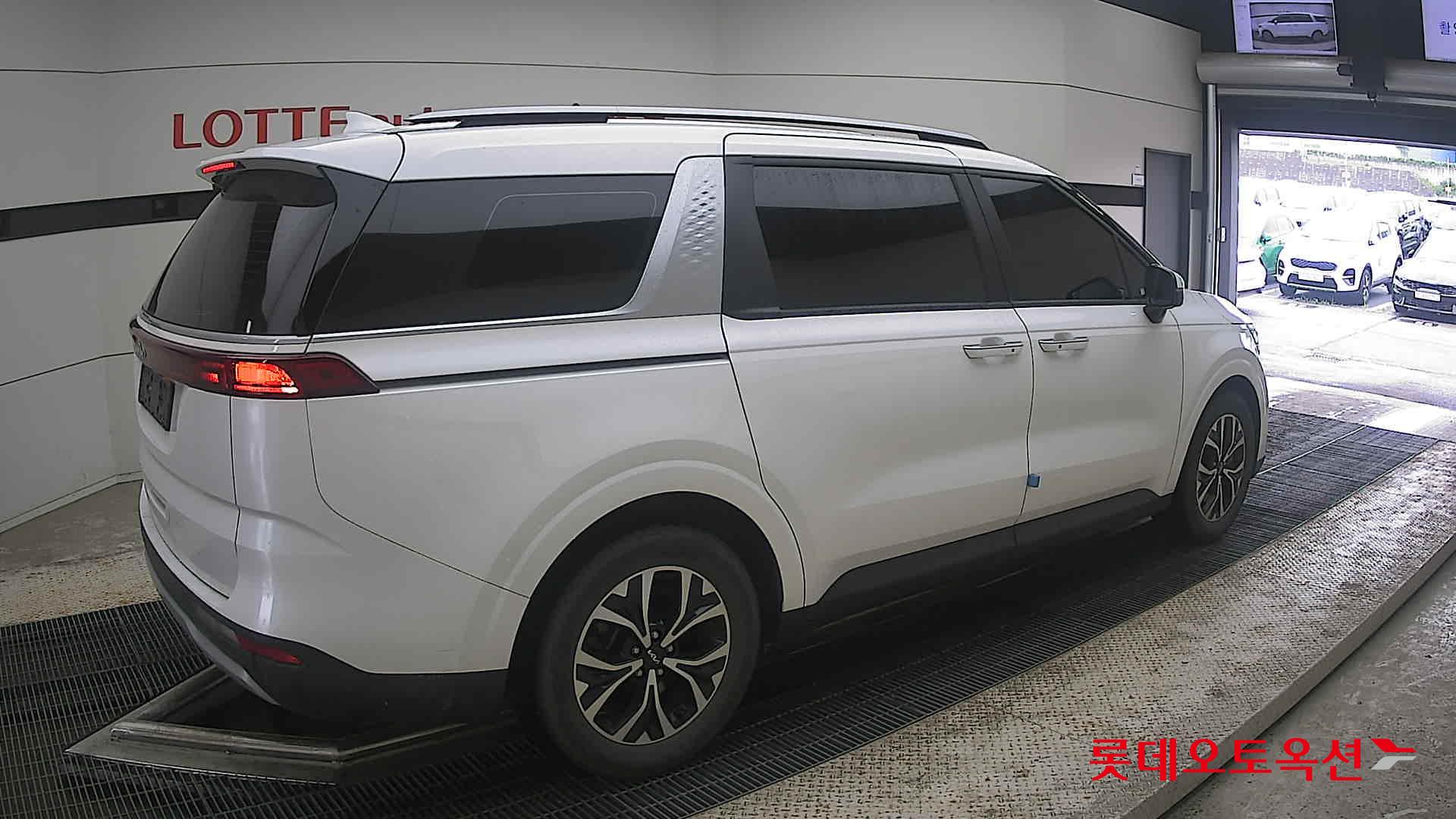 2023 - kia carnival