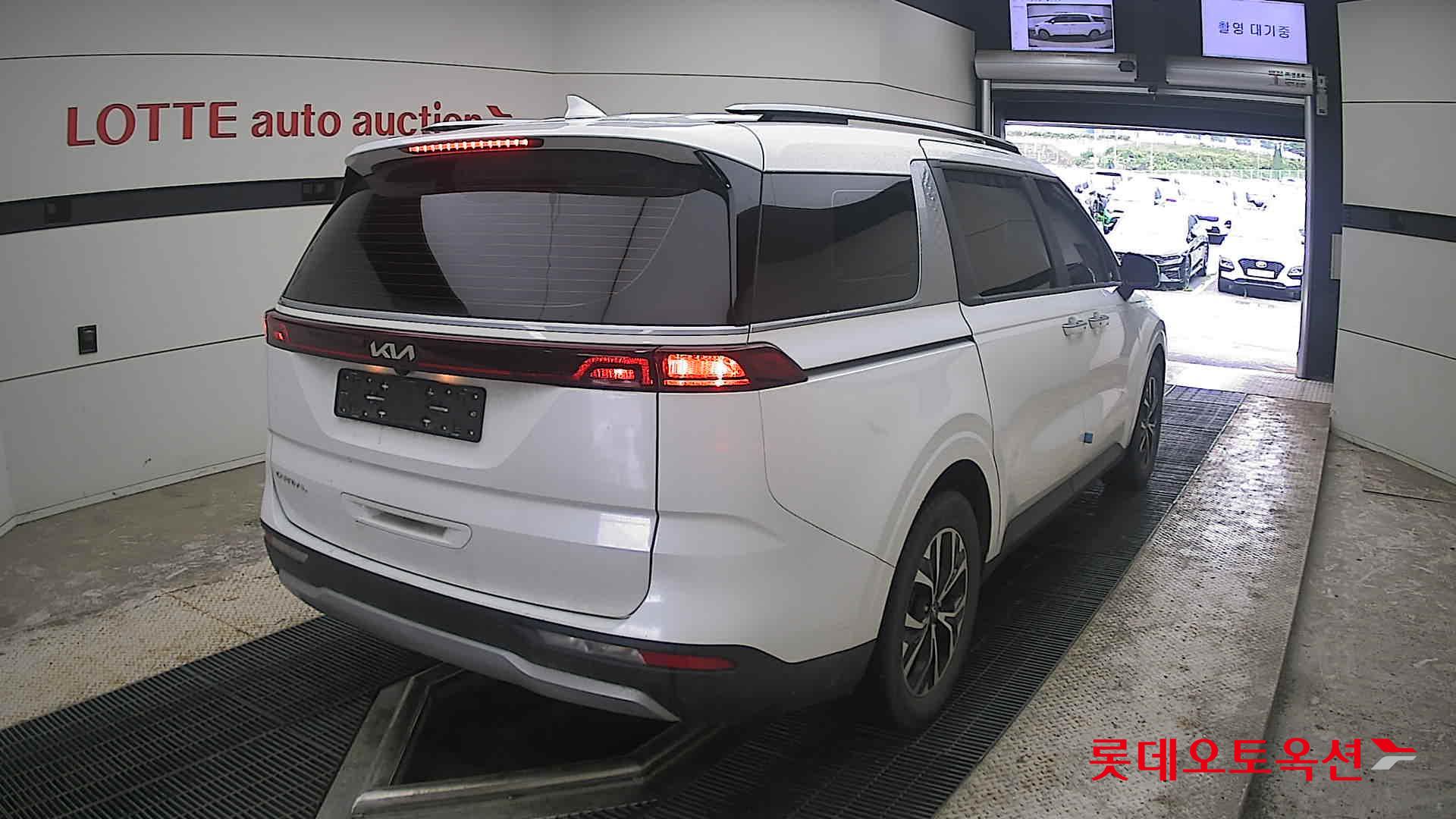 2023 - kia carnival