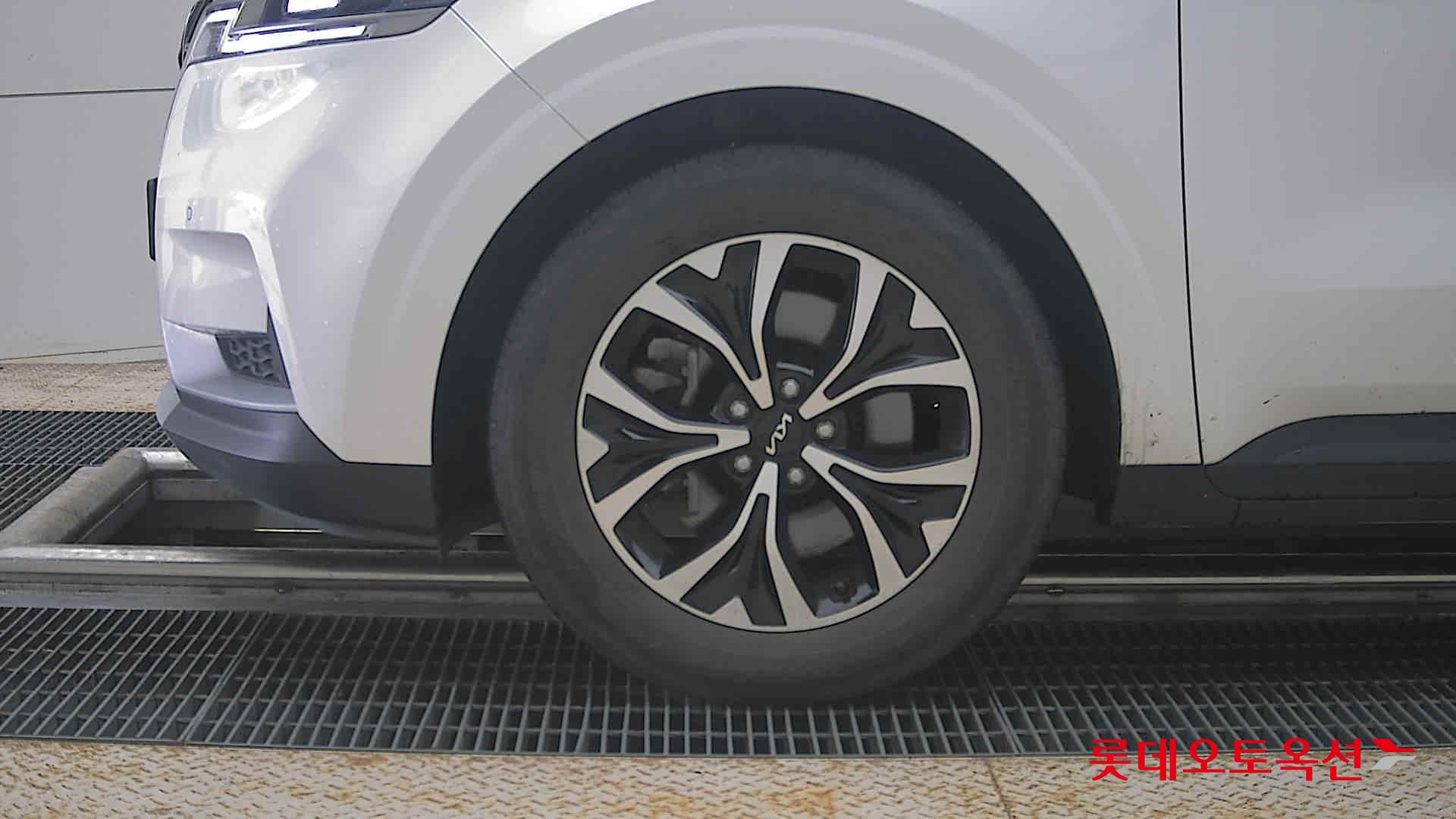 2023 - kia carnival