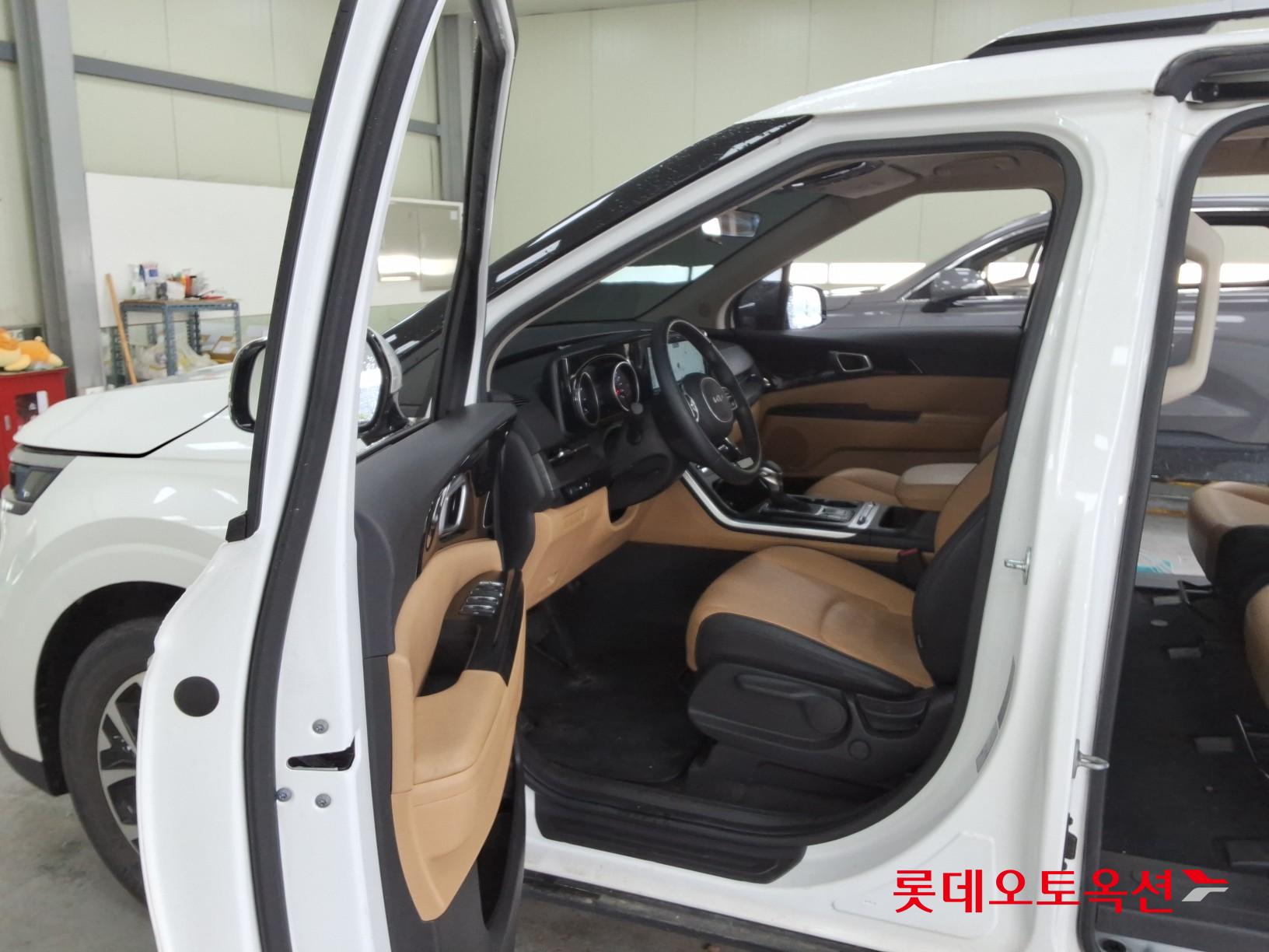 2023 - kia carnival