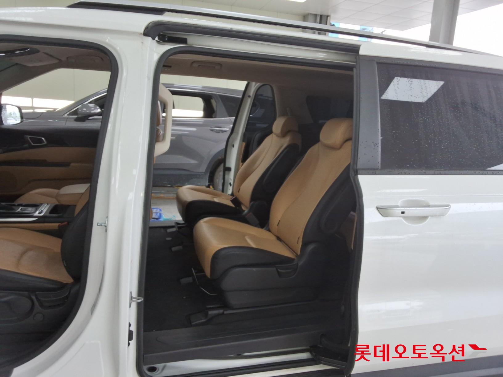 2023 - kia carnival