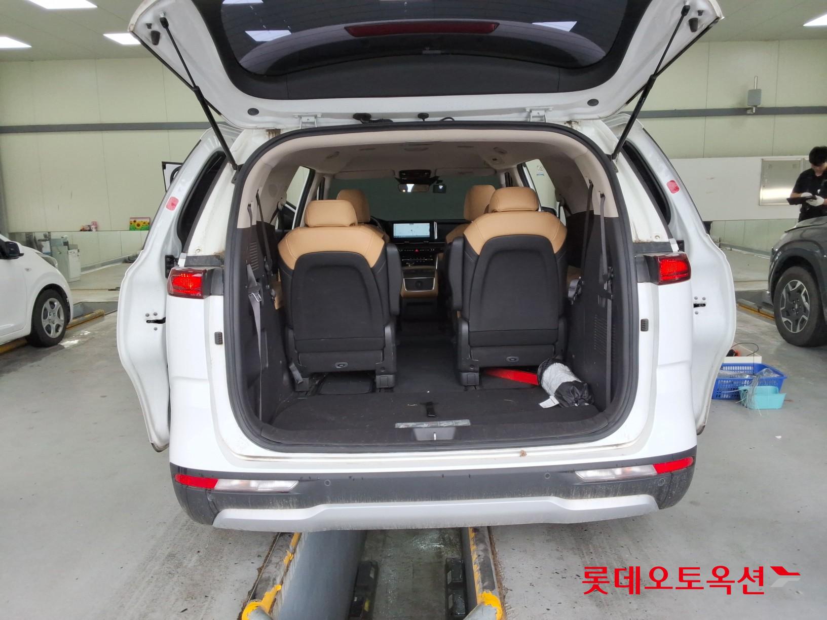2023 - kia carnival